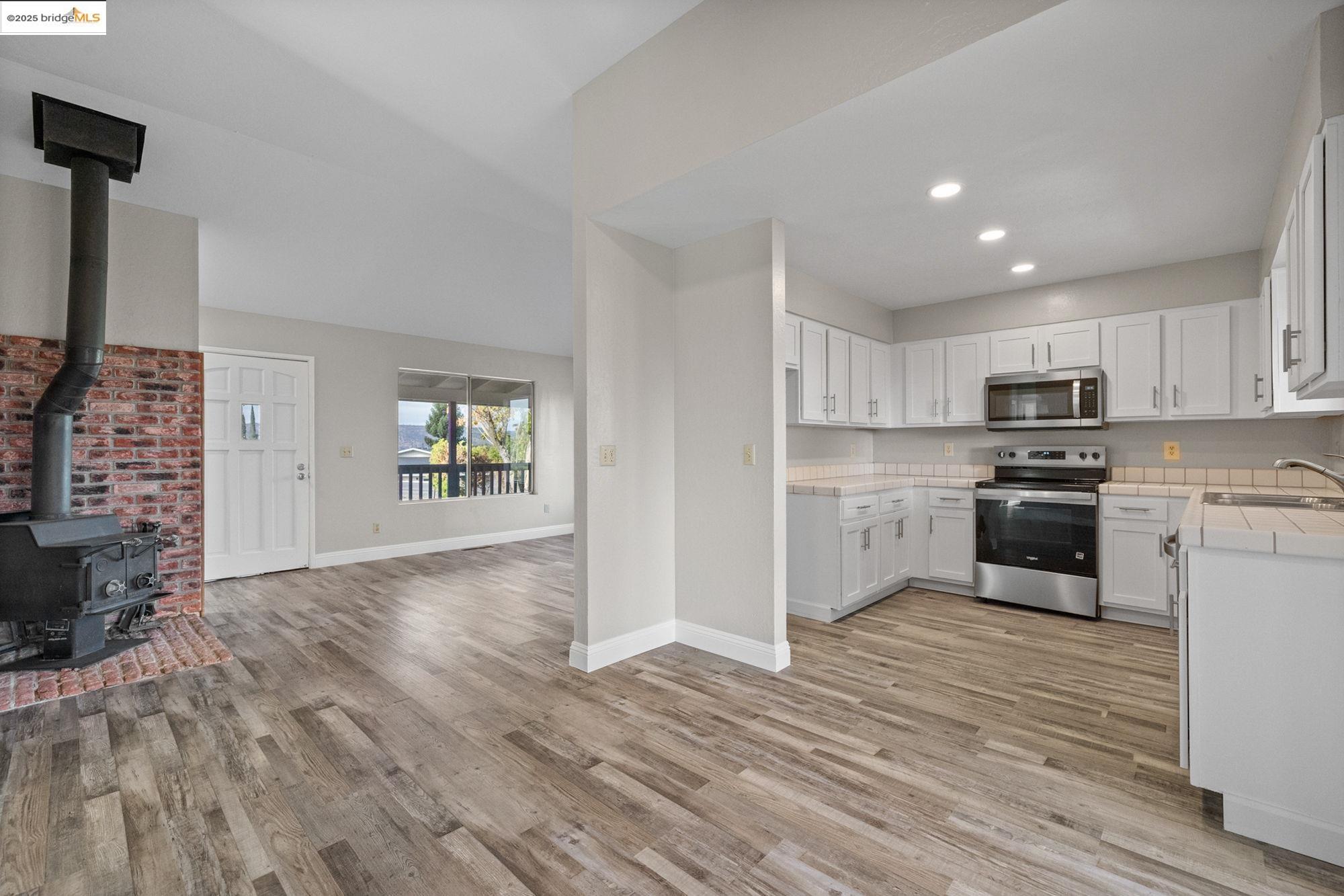 Detail Gallery Image 8 of 35 For 3571 Signal Hill Trl, Copperopolis,  CA 95228 - 3 Beds | 2 Baths