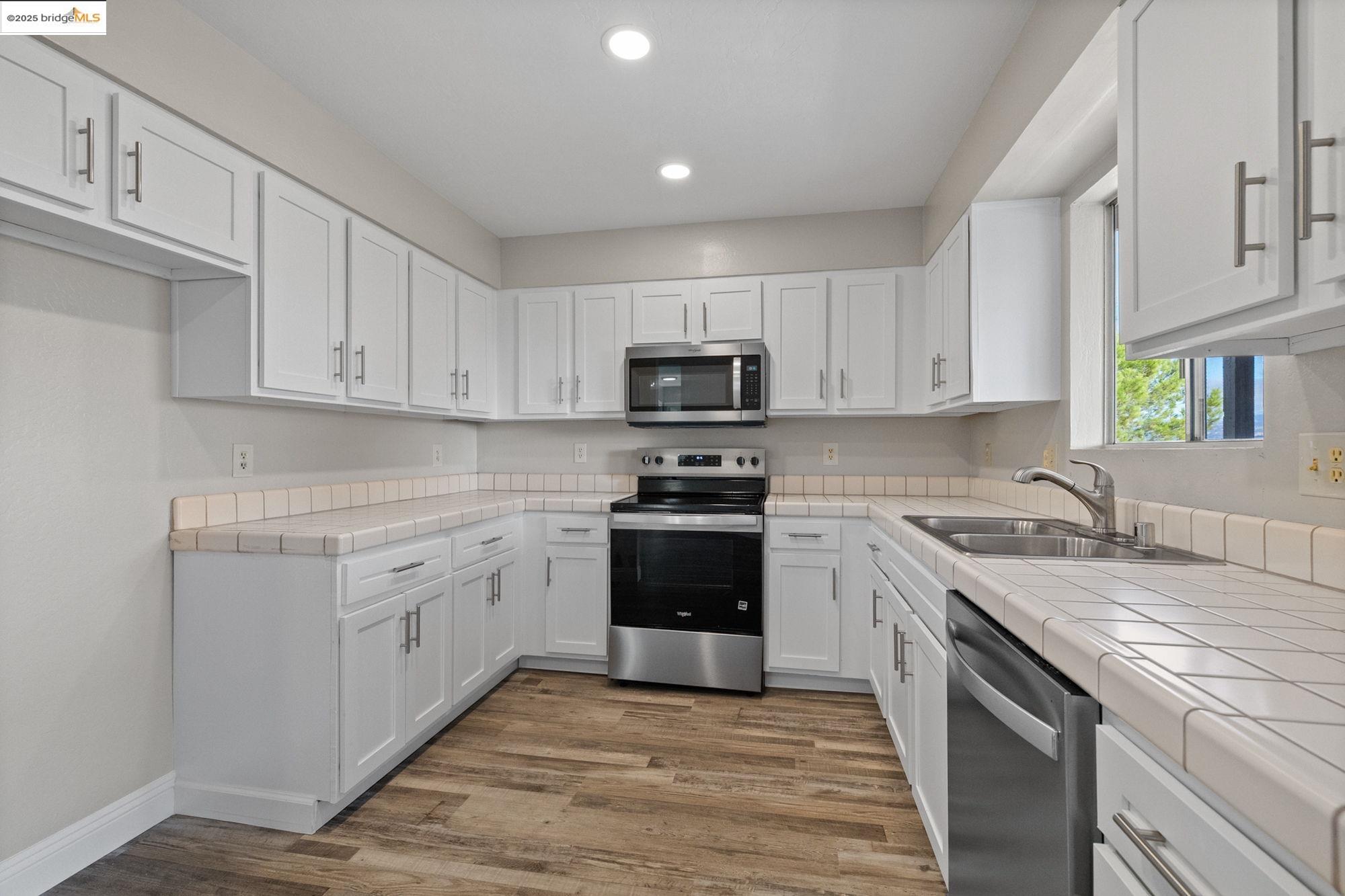 Detail Gallery Image 9 of 35 For 3571 Signal Hill Trl, Copperopolis,  CA 95228 - 3 Beds | 2 Baths