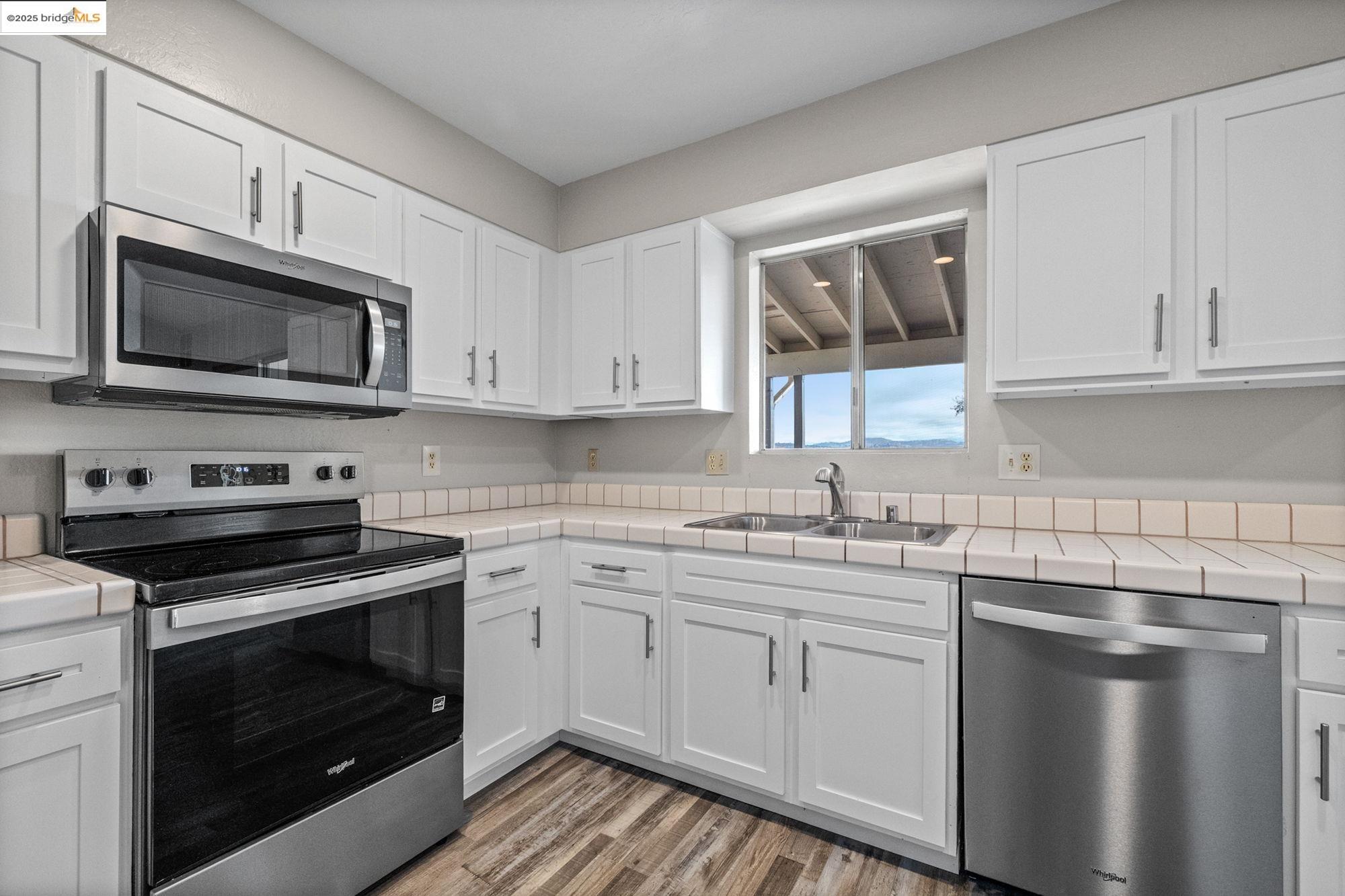 Detail Gallery Image 10 of 35 For 3571 Signal Hill Trl, Copperopolis,  CA 95228 - 3 Beds | 2 Baths