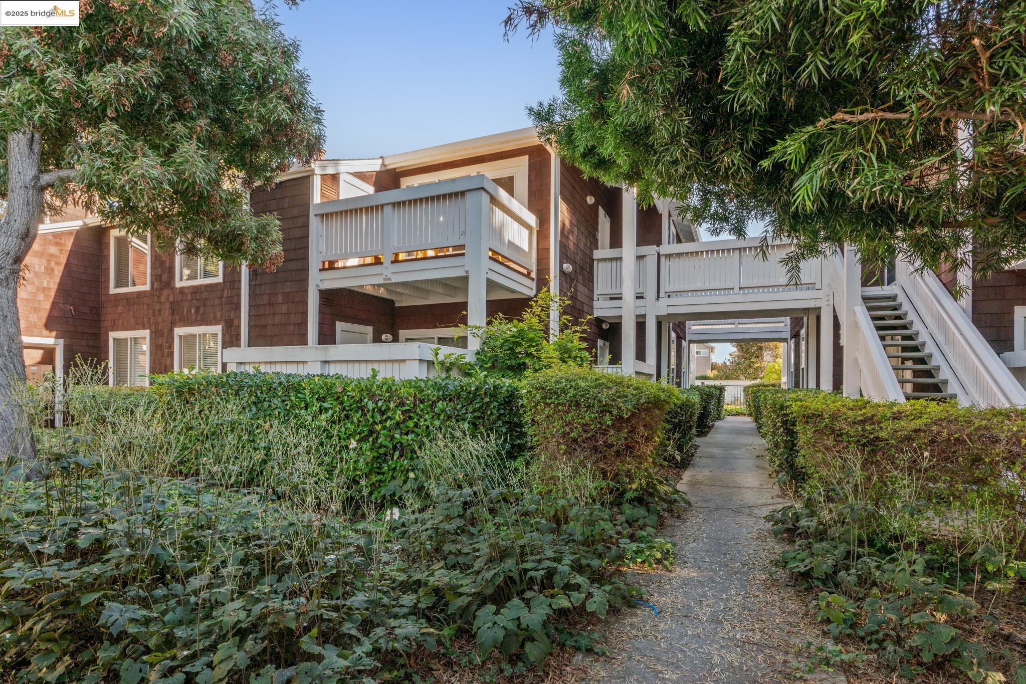 Detail Gallery Image 2 of 54 For 104 Marina Lakes Dr, Richmond,  CA 94804 - 1 Beds | 1 Baths