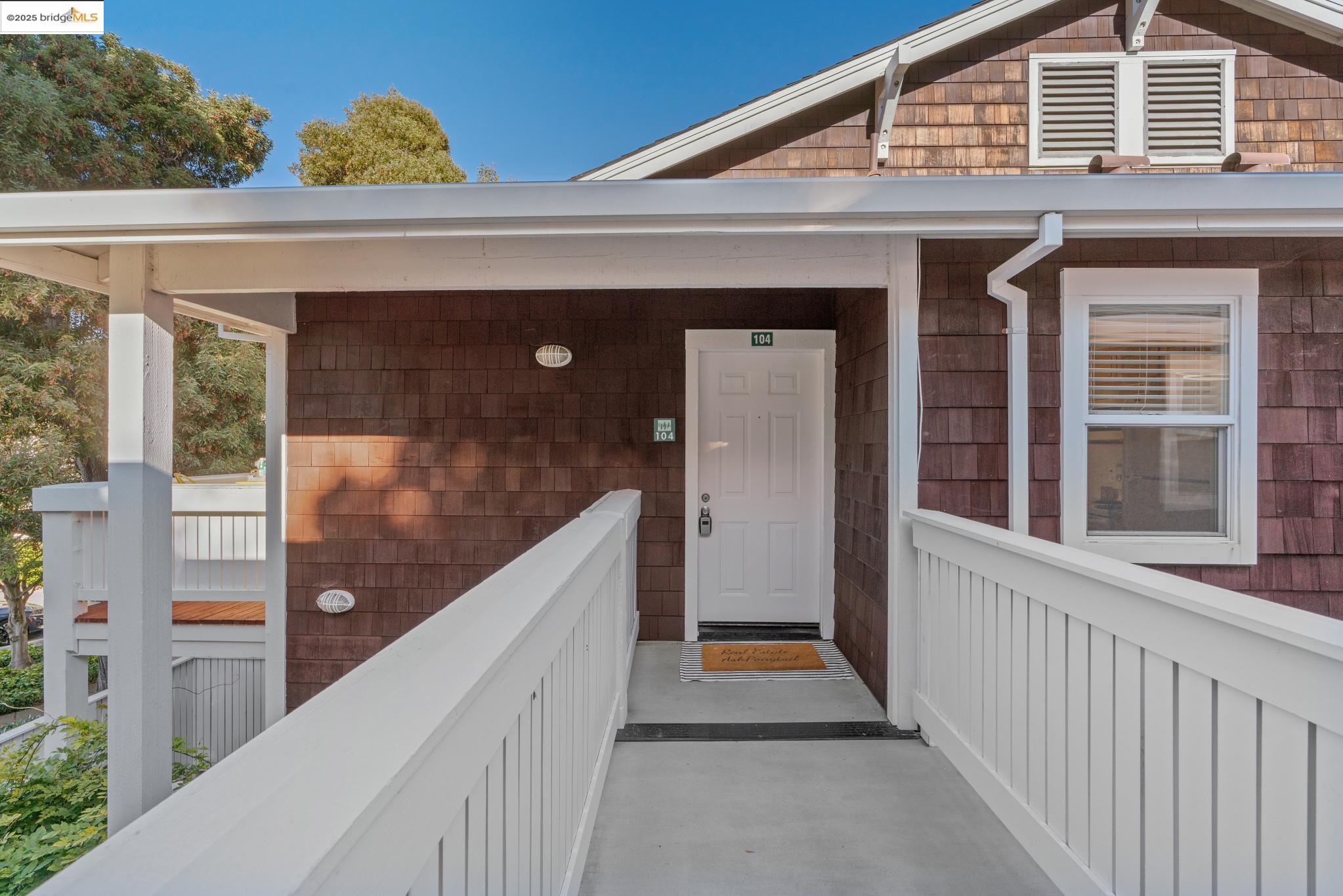 Detail Gallery Image 3 of 54 For 104 Marina Lakes Dr, Richmond,  CA 94804 - 1 Beds | 1 Baths