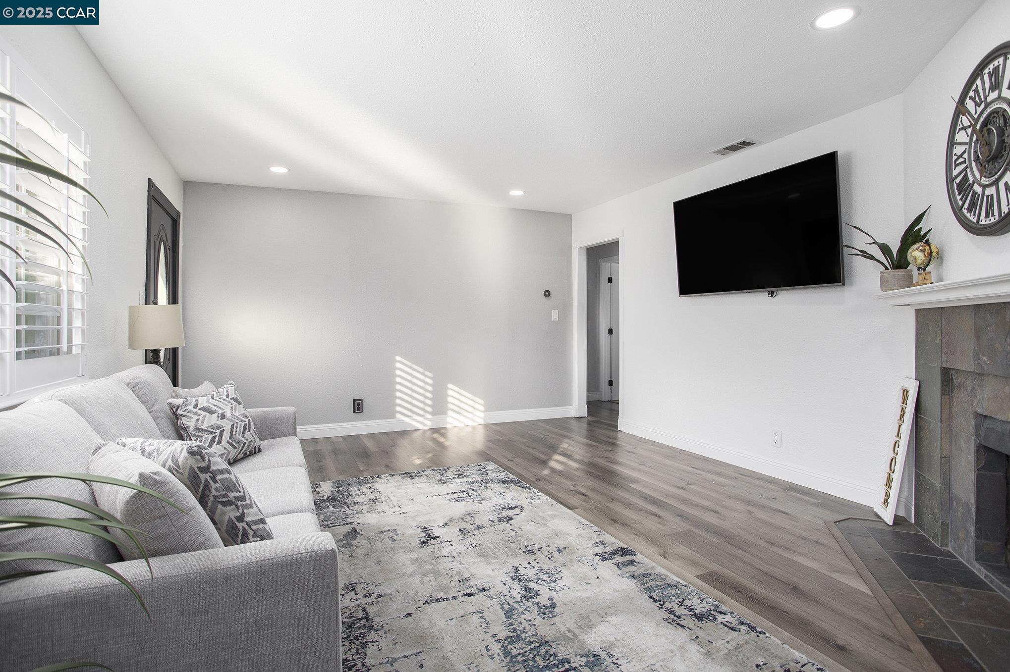 Detail Gallery Image 11 of 38 For 2085 Sherman Dr, Pleasant Hill,  CA 94523 - 3 Beds | 1 Baths