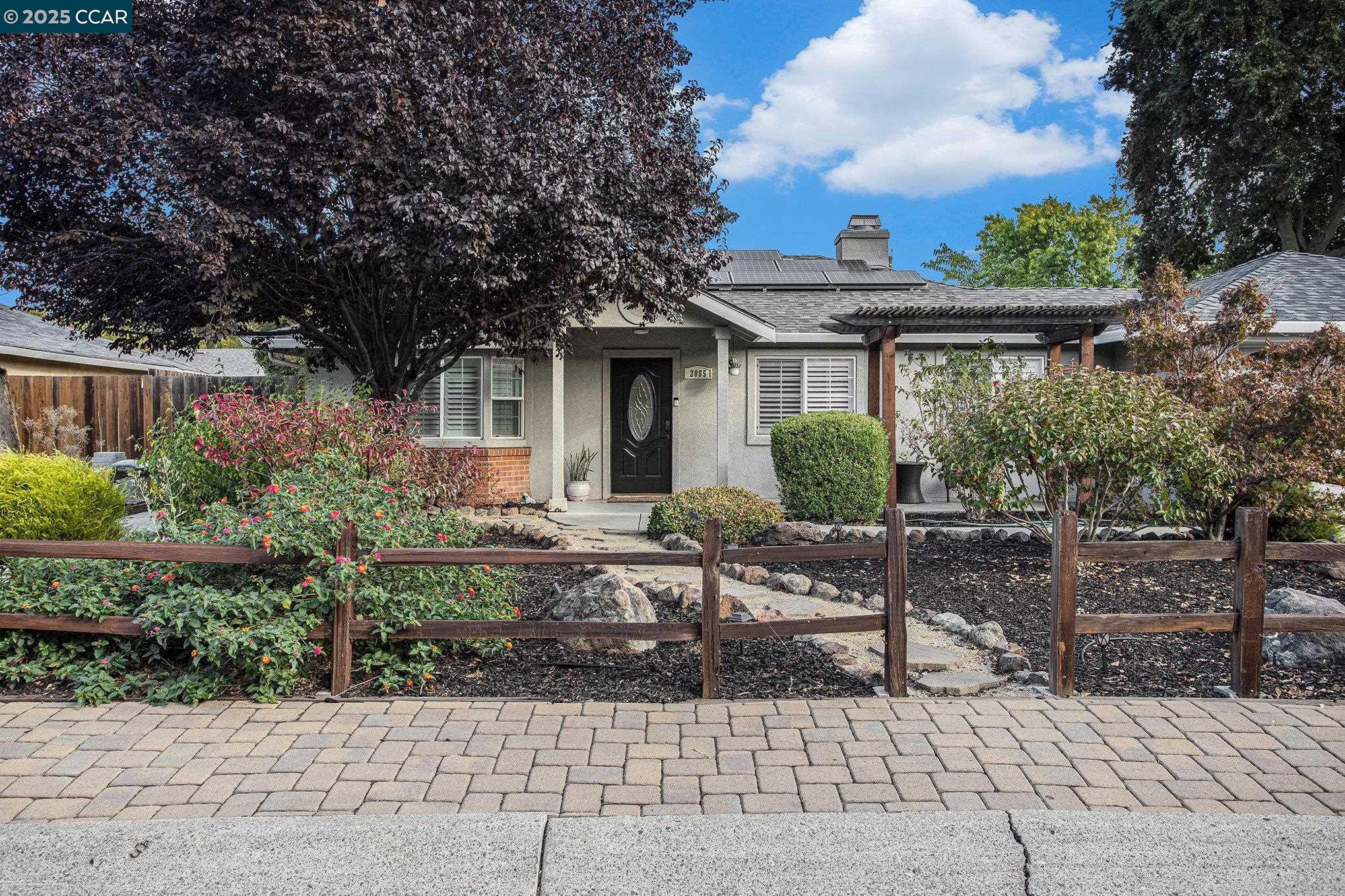 Detail Gallery Image 3 of 38 For 2085 Sherman Dr, Pleasant Hill,  CA 94523 - 3 Beds | 1 Baths