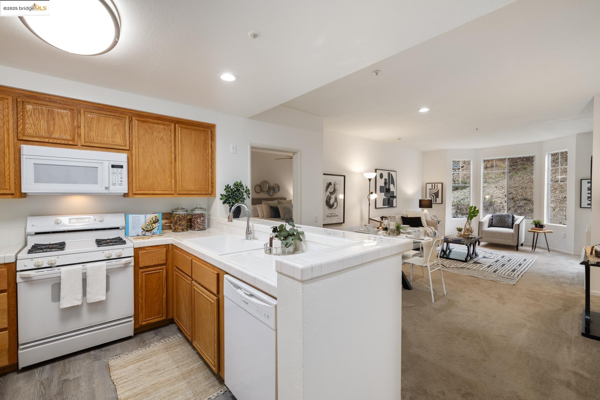 Photo #3: 41115436 Listing: Photo #3