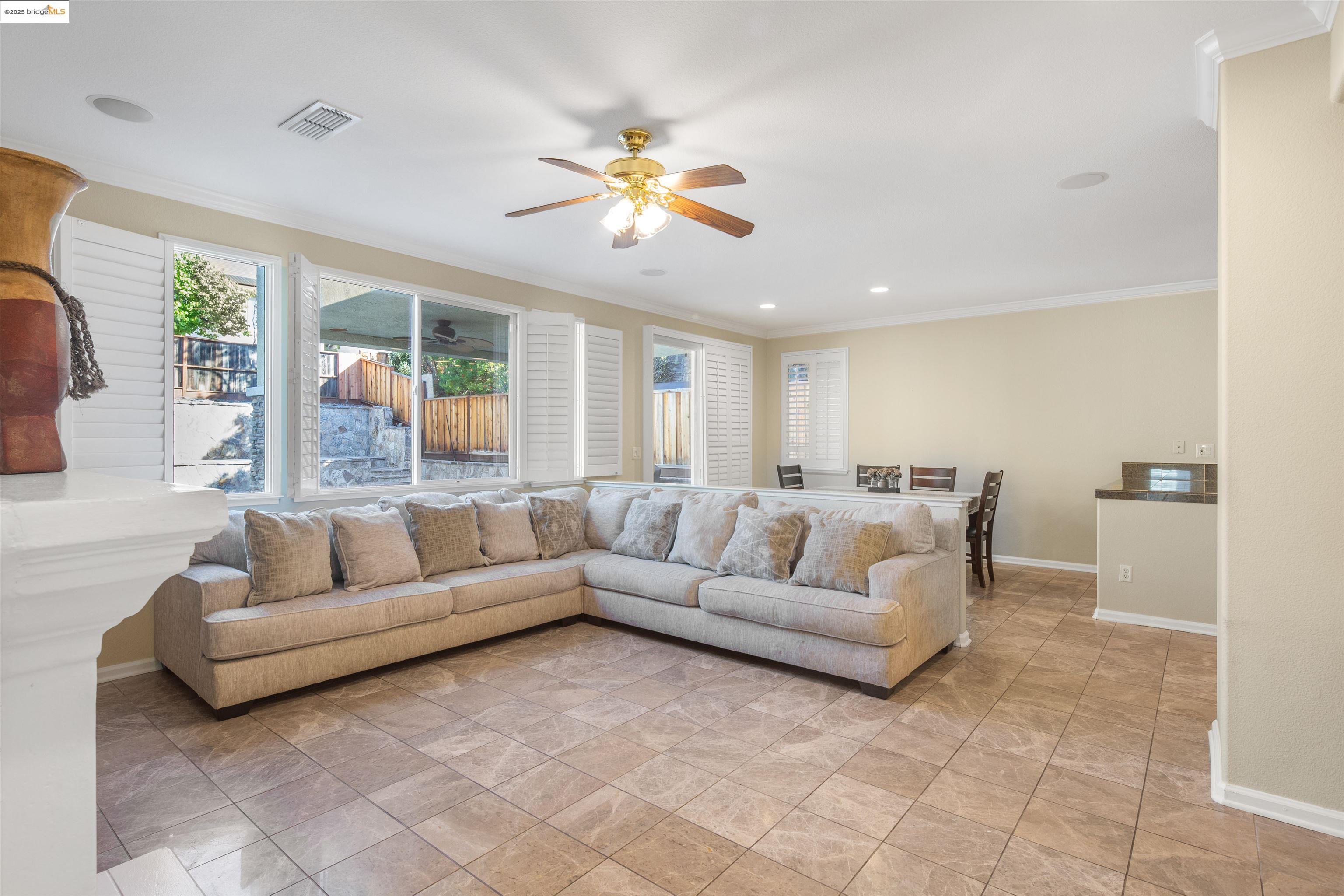 Detail Gallery Image 12 of 50 For 4437 Buckskin Dr, Antioch,  CA 94531 - 5 Beds | 3 Baths