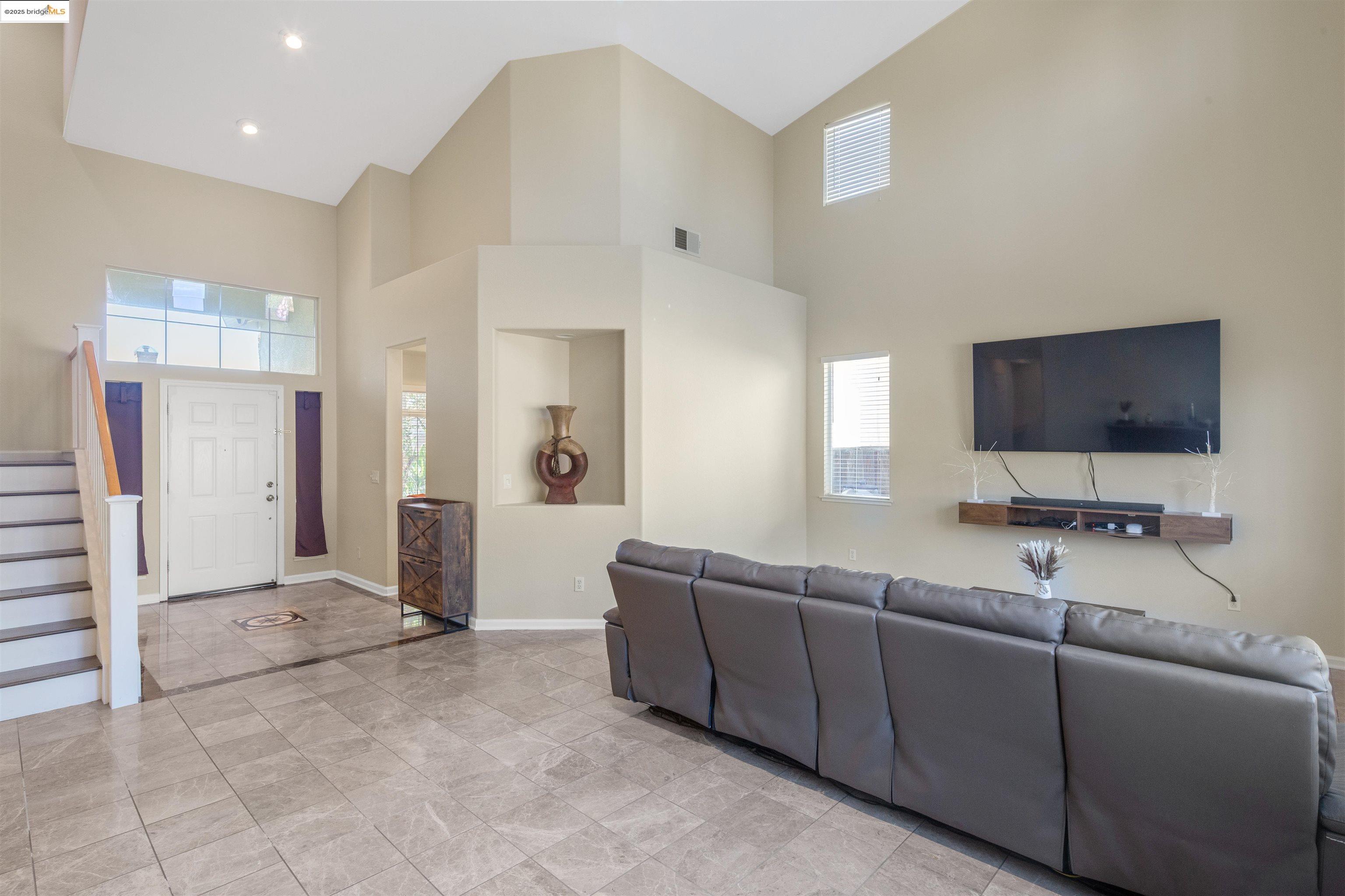 Detail Gallery Image 8 of 50 For 4437 Buckskin Dr, Antioch,  CA 94531 - 5 Beds | 3 Baths