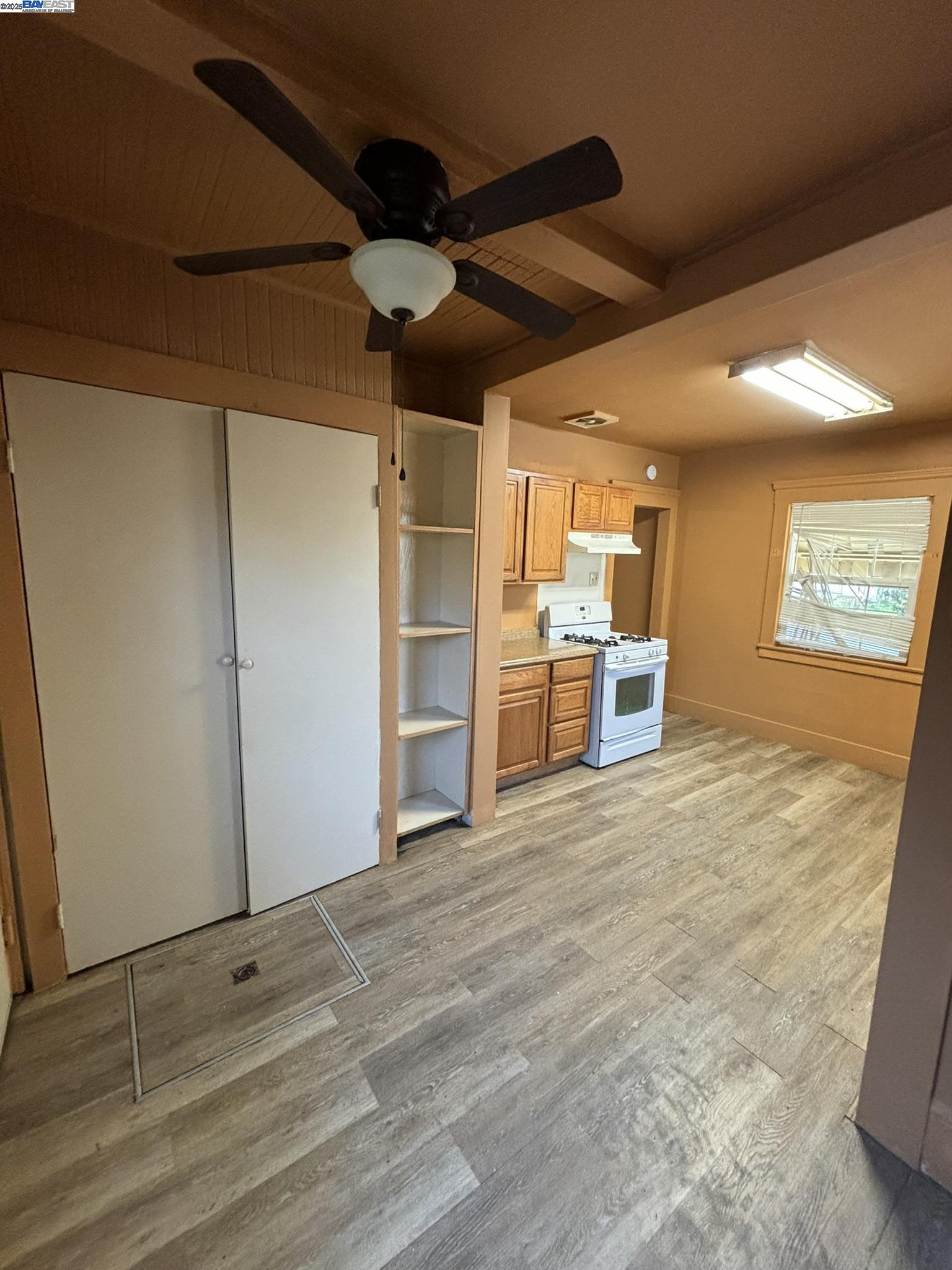 Detail Gallery Image 7 of 19 For 231 E 5th St, Stockton,  CA 95206 - – Beds | – Baths