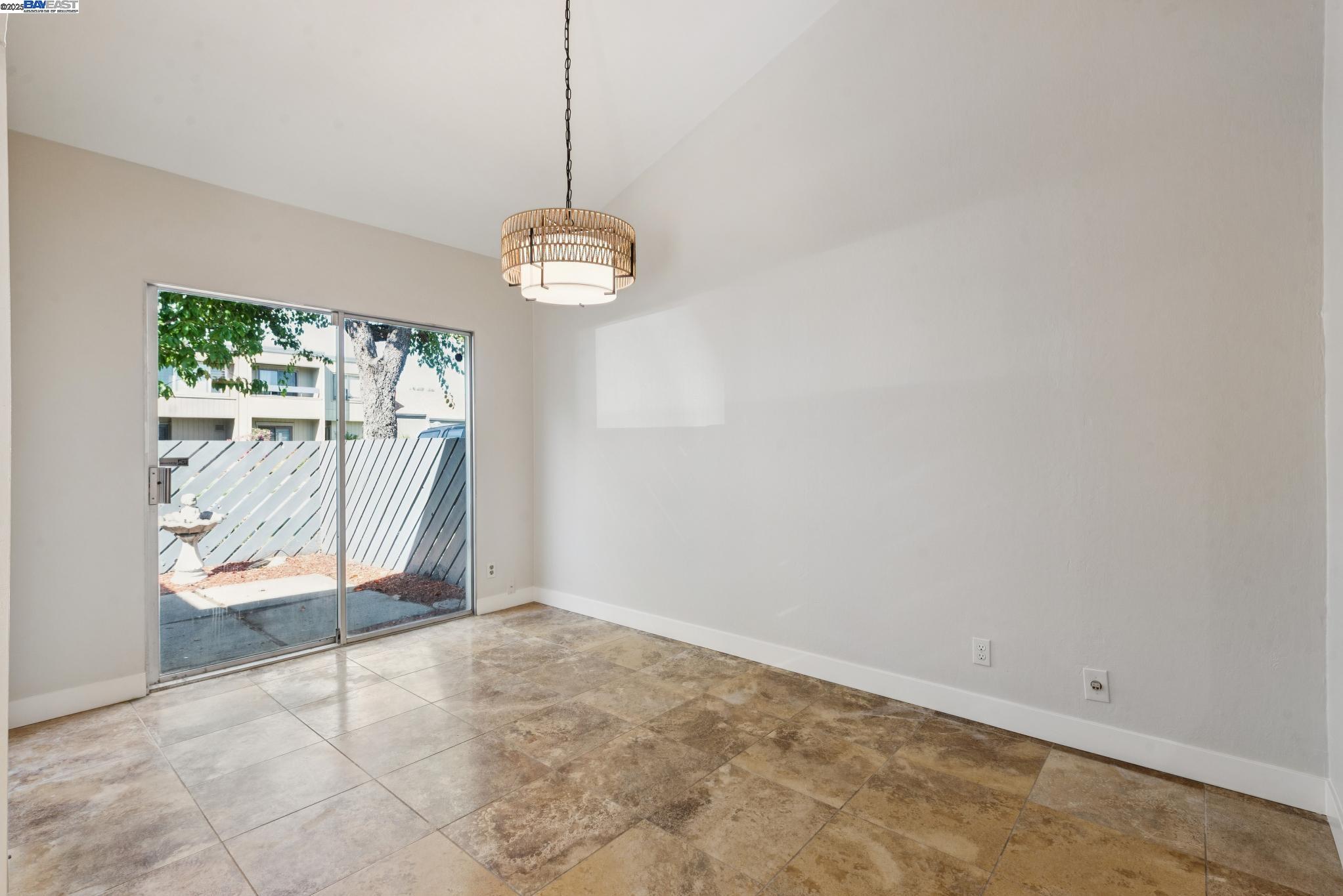 Detail Gallery Image 6 of 60 For 1042 Mangrove Ln, Alameda,  CA 94502 - 3 Beds | 2 Baths