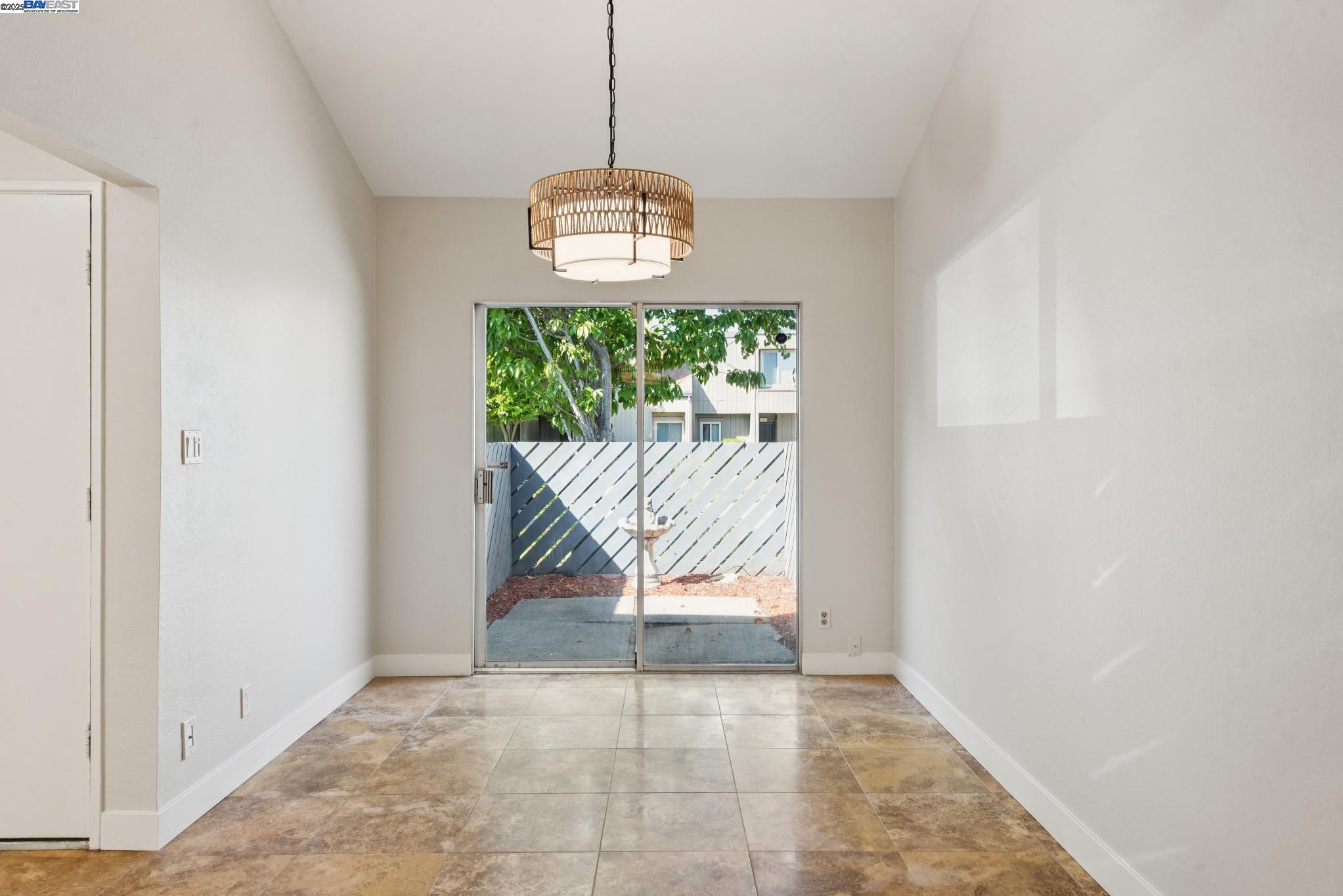 Detail Gallery Image 7 of 60 For 1042 Mangrove Ln, Alameda,  CA 94502 - 3 Beds | 2 Baths