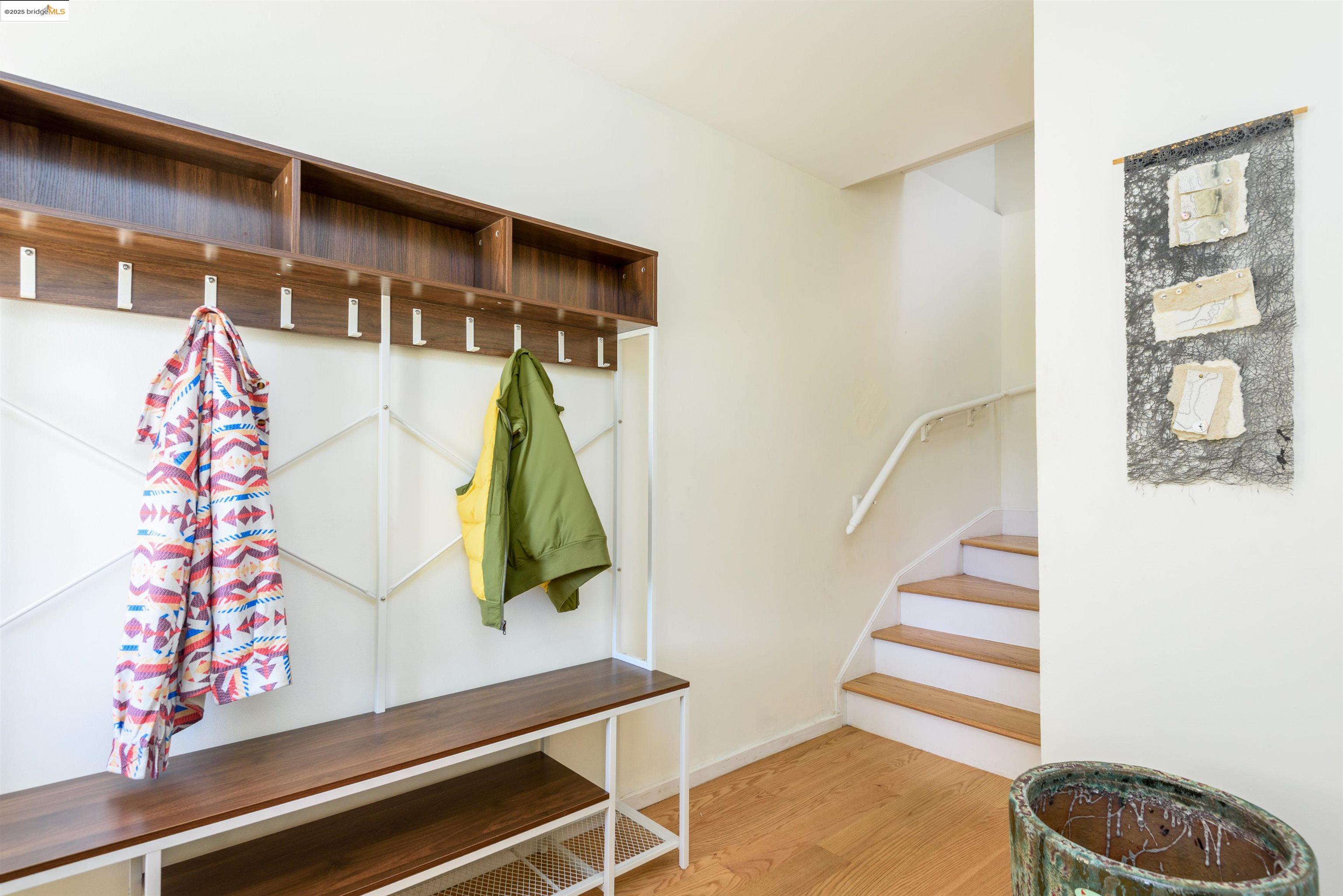 Detail Gallery Image 2 of 22 For 550 Leland Ave, San Francisco,  CA 94134 - 2 Beds | 1 Baths