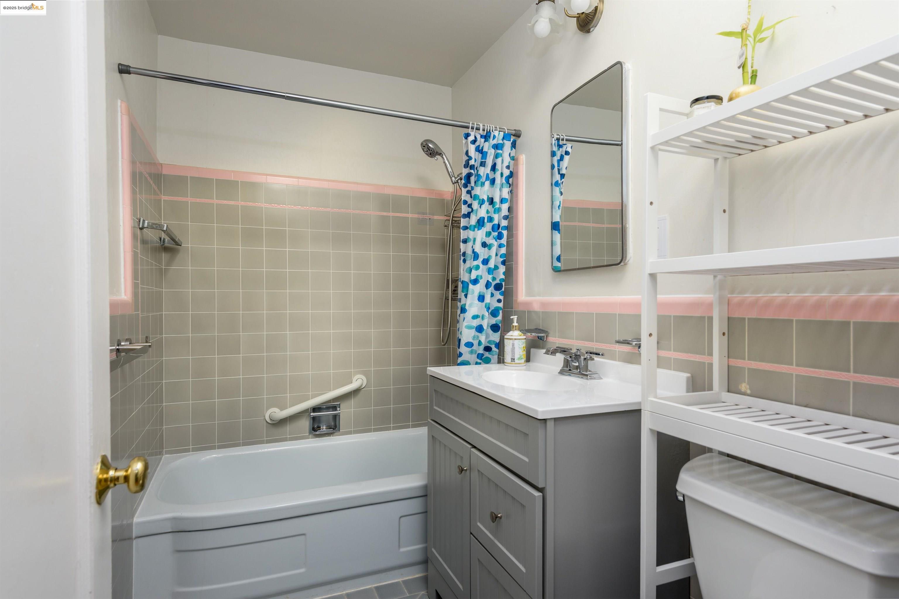 Detail Gallery Image 13 of 22 For 550 Leland Ave, San Francisco,  CA 94134 - 2 Beds | 1 Baths