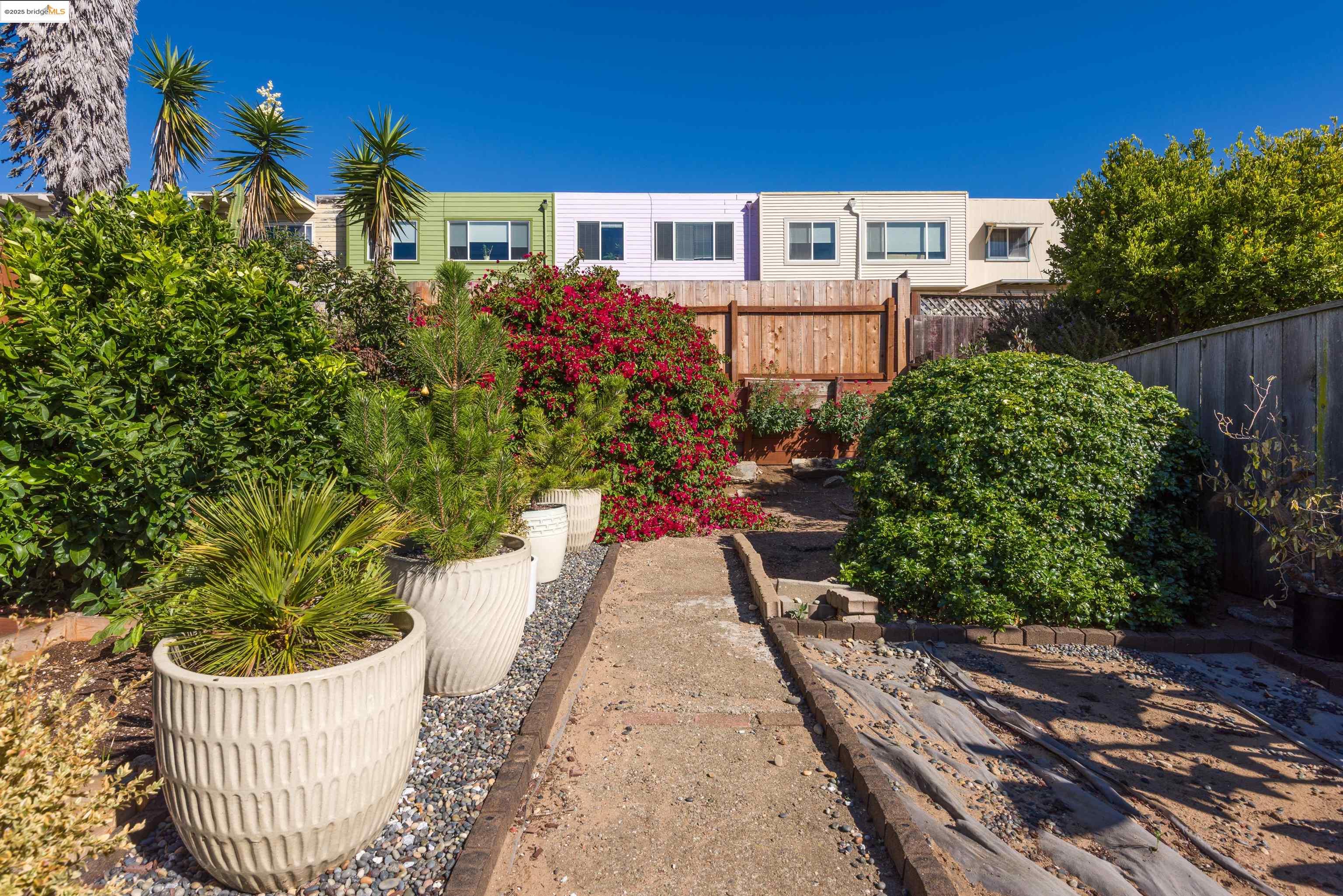 Detail Gallery Image 20 of 22 For 550 Leland Ave, San Francisco,  CA 94134 - 2 Beds | 1 Baths