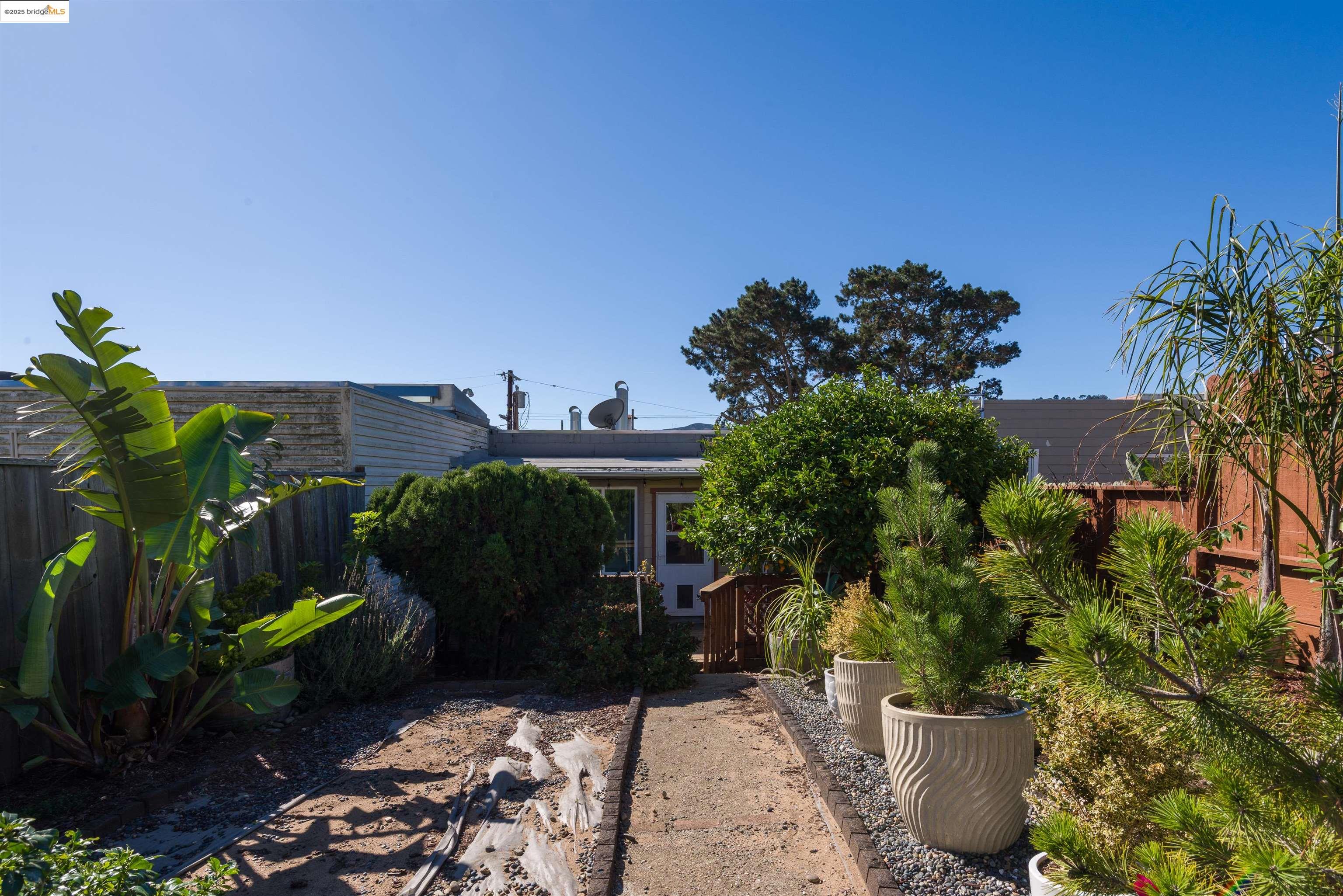 Detail Gallery Image 21 of 22 For 550 Leland Ave, San Francisco,  CA 94134 - 2 Beds | 1 Baths