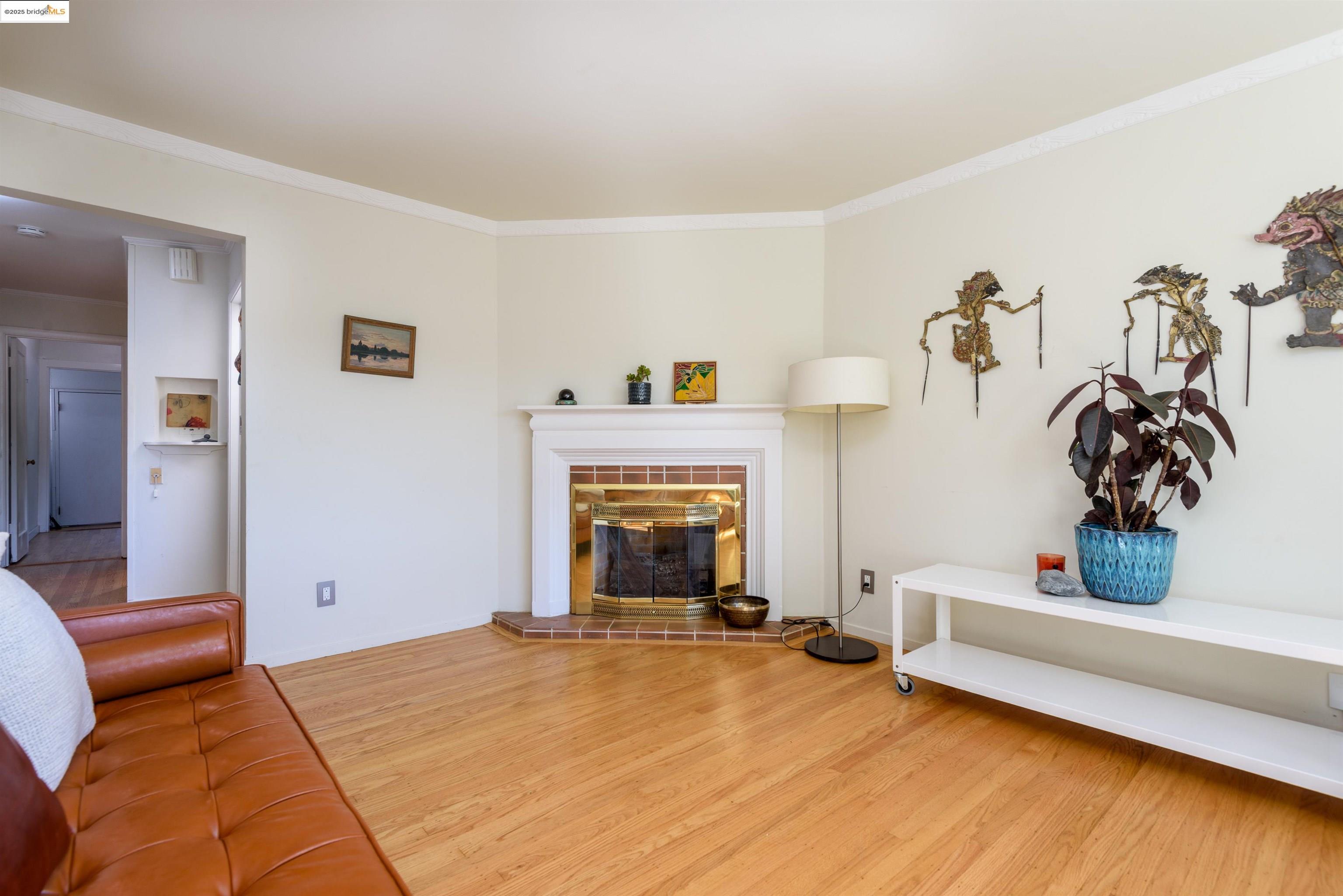 Detail Gallery Image 4 of 22 For 550 Leland Ave, San Francisco,  CA 94134 - 2 Beds | 1 Baths
