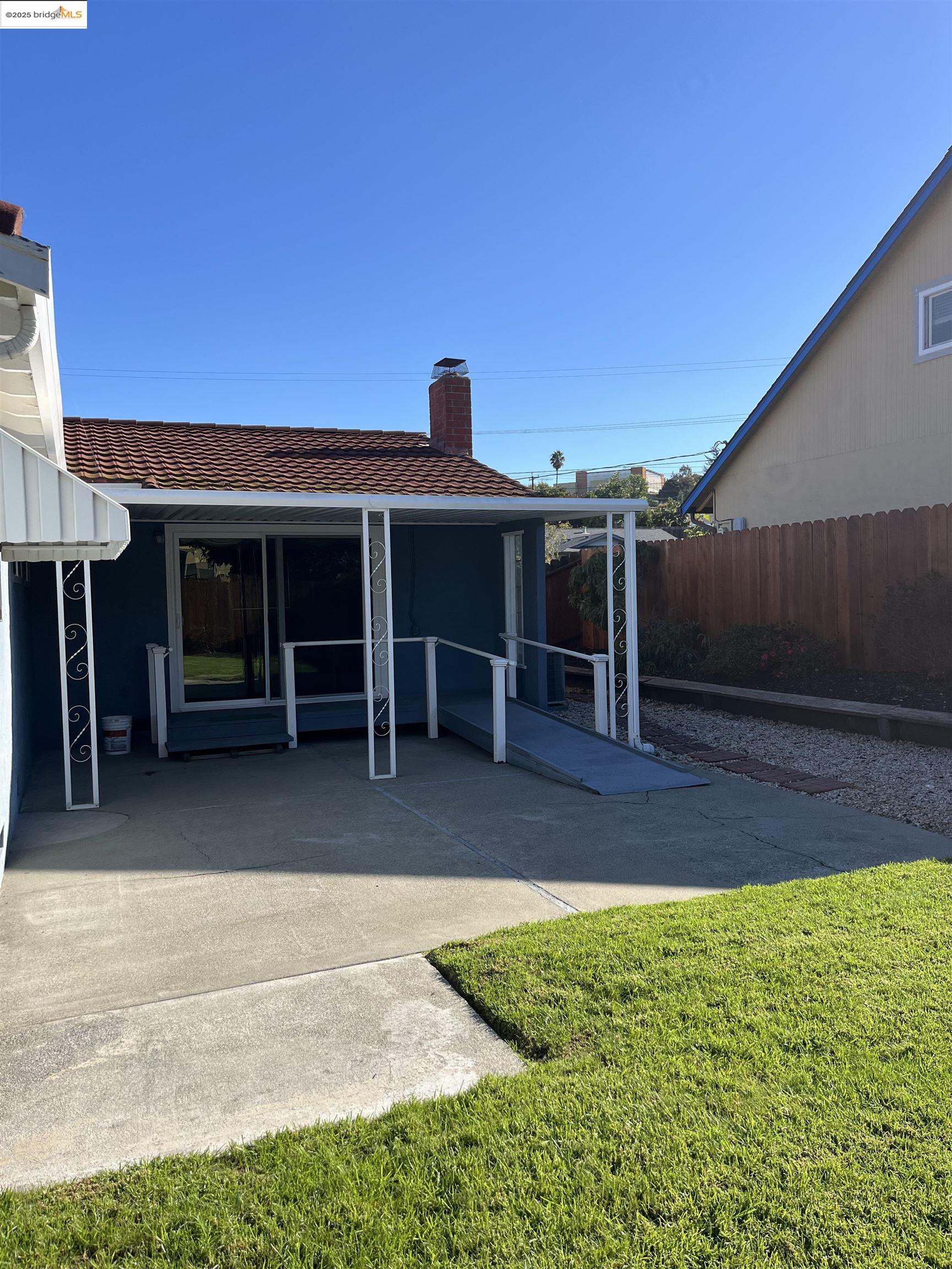 Detail Gallery Image 2 of 29 For 941 Kittery Way, Pinole,  CA 94564 - 4 Beds | 2 Baths