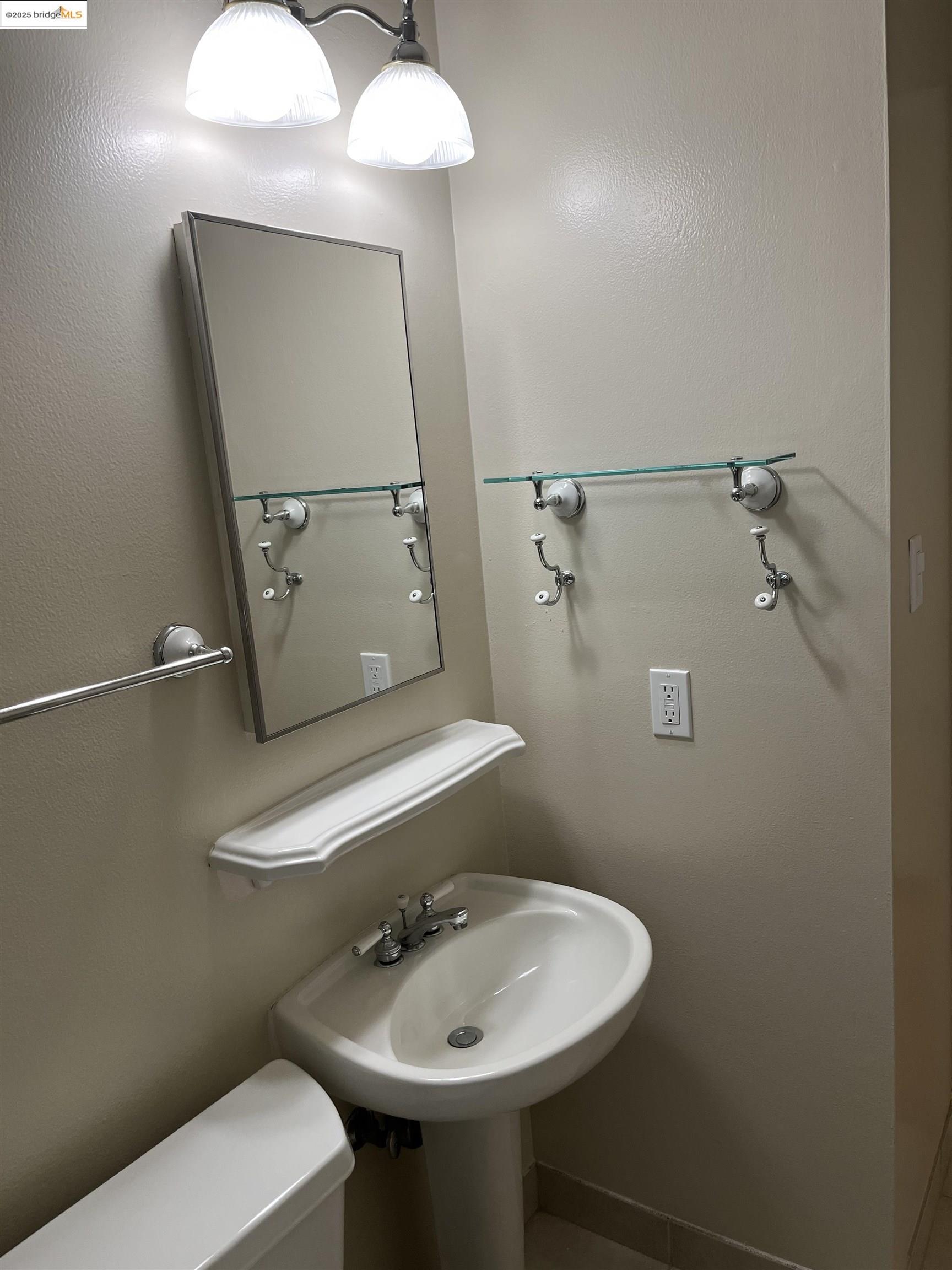 Detail Gallery Image 15 of 29 For 941 Kittery Way, Pinole,  CA 94564 - 4 Beds | 2 Baths