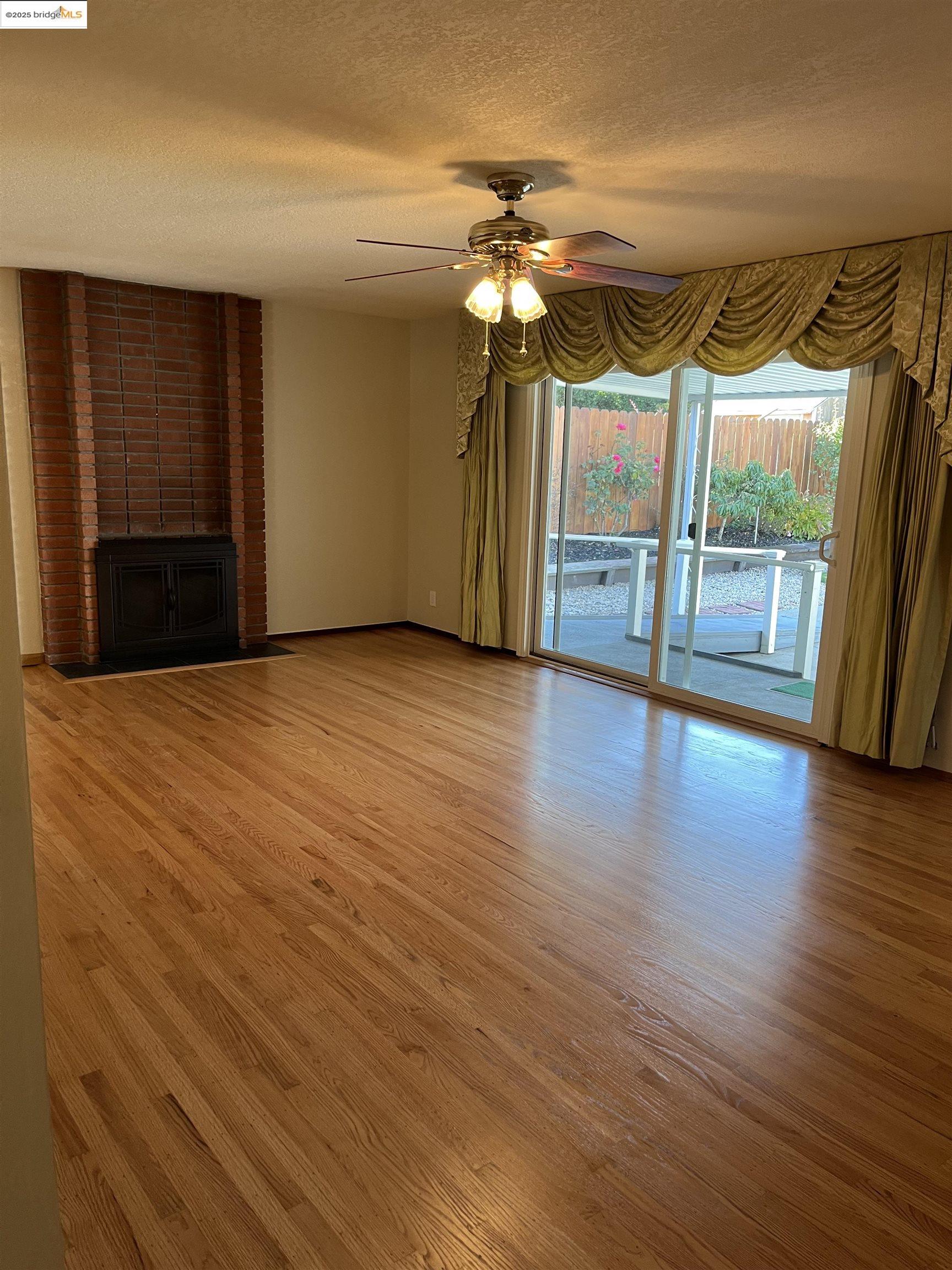 Detail Gallery Image 5 of 29 For 941 Kittery Way, Pinole,  CA 94564 - 4 Beds | 2 Baths