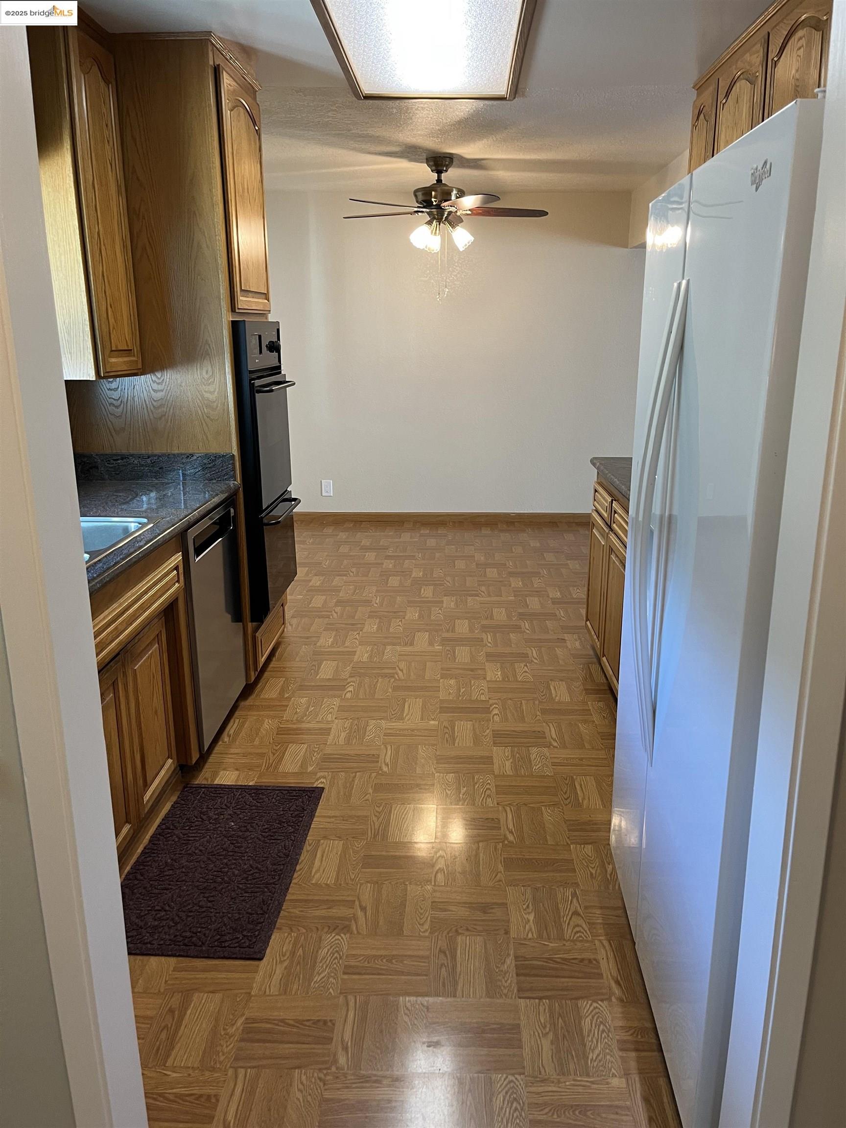 Detail Gallery Image 9 of 29 For 941 Kittery Way, Pinole,  CA 94564 - 4 Beds | 2 Baths