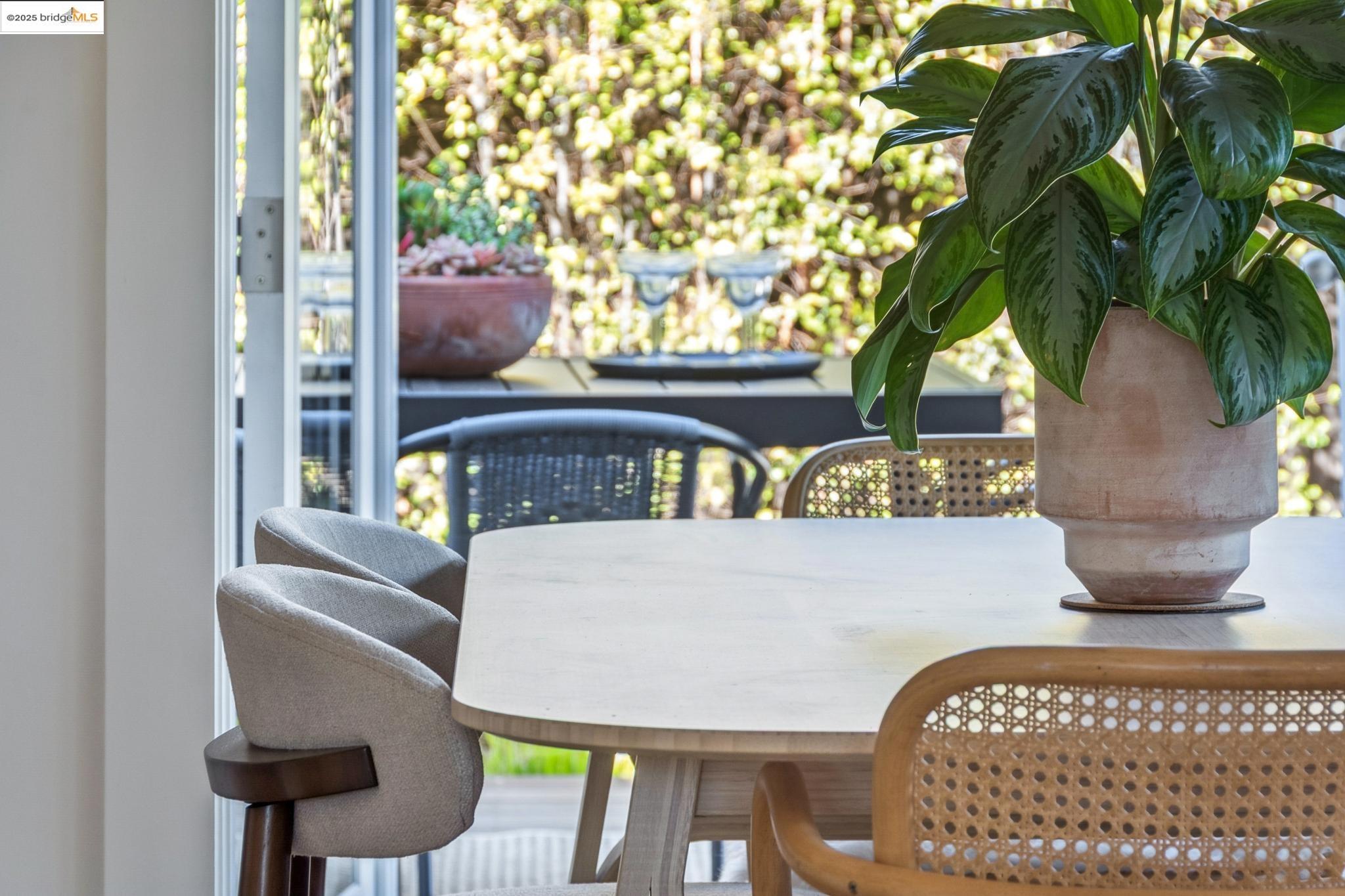 Detail Gallery Image 17 of 49 For 468 60th St, Oakland,  CA 94609 - 2 Beds | 2 Baths