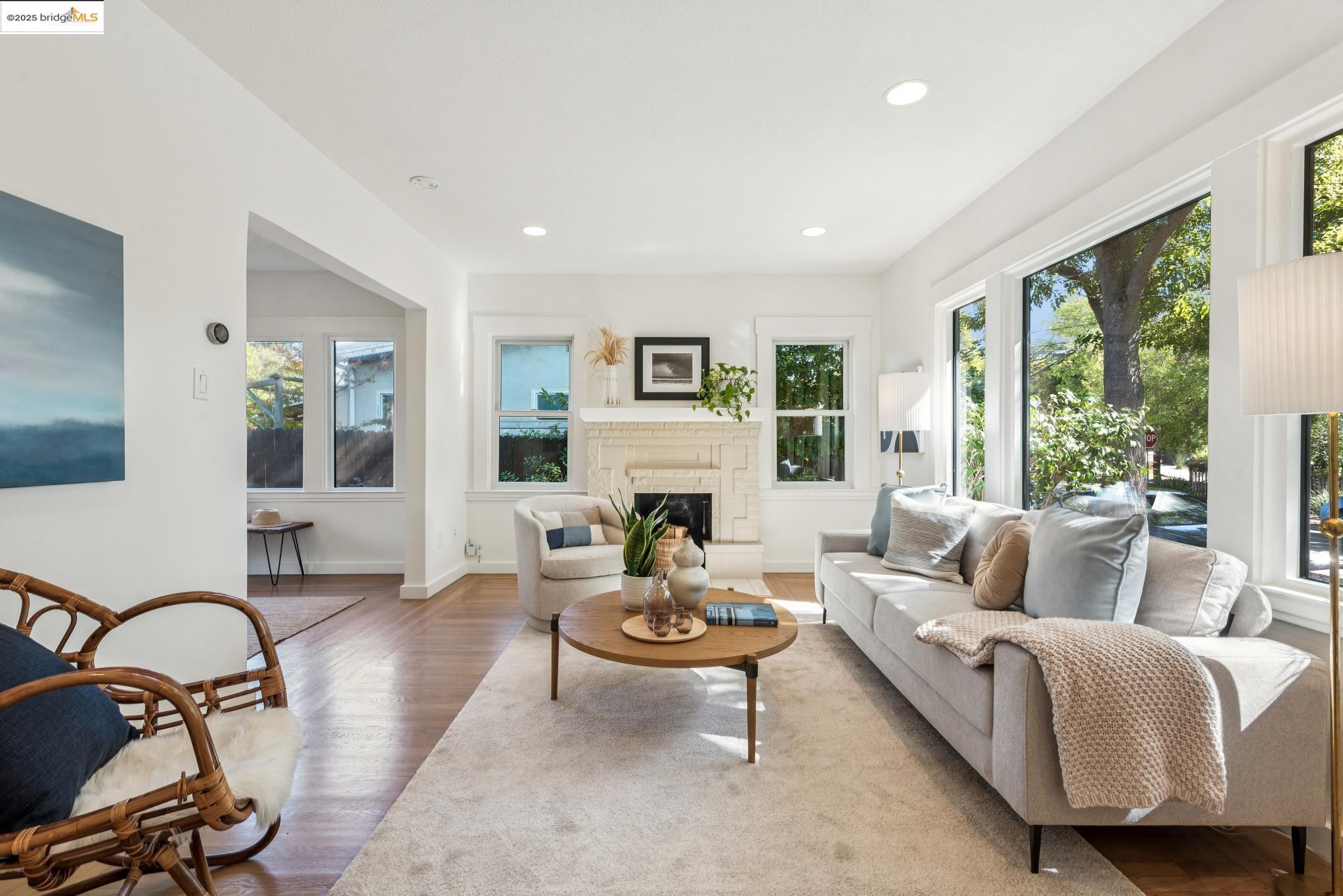 Detail Gallery Image 7 of 49 For 468 60th St, Oakland,  CA 94609 - 2 Beds | 2 Baths