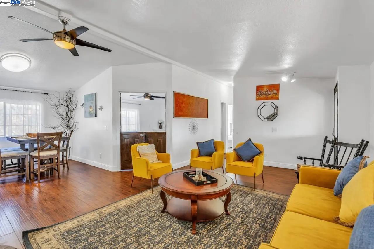 Detail Gallery Image 4 of 46 For 1170 Graceland Pl, Pilot Hill,  CA 95664-9668 - 3 Beds | 2 Baths