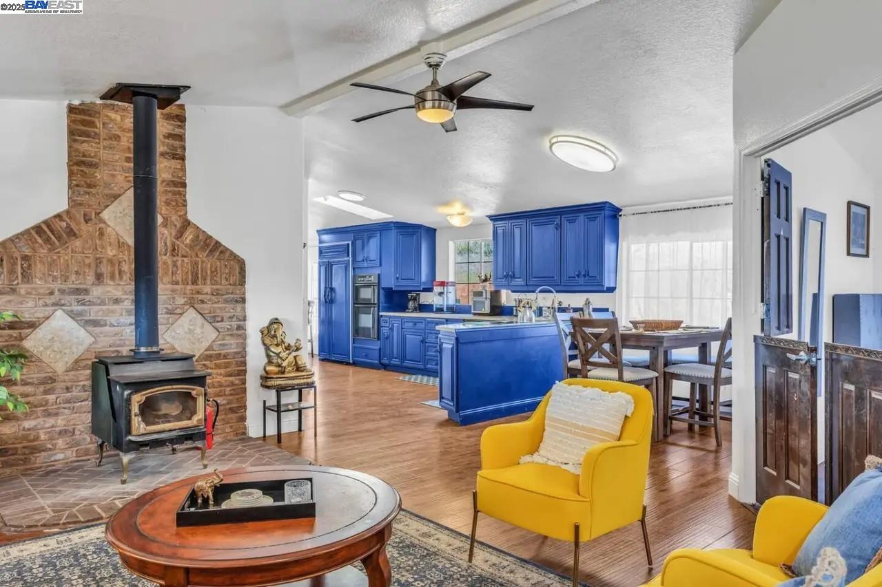 Detail Gallery Image 5 of 46 For 1170 Graceland Pl, Pilot Hill,  CA 95664-9668 - 3 Beds | 2 Baths