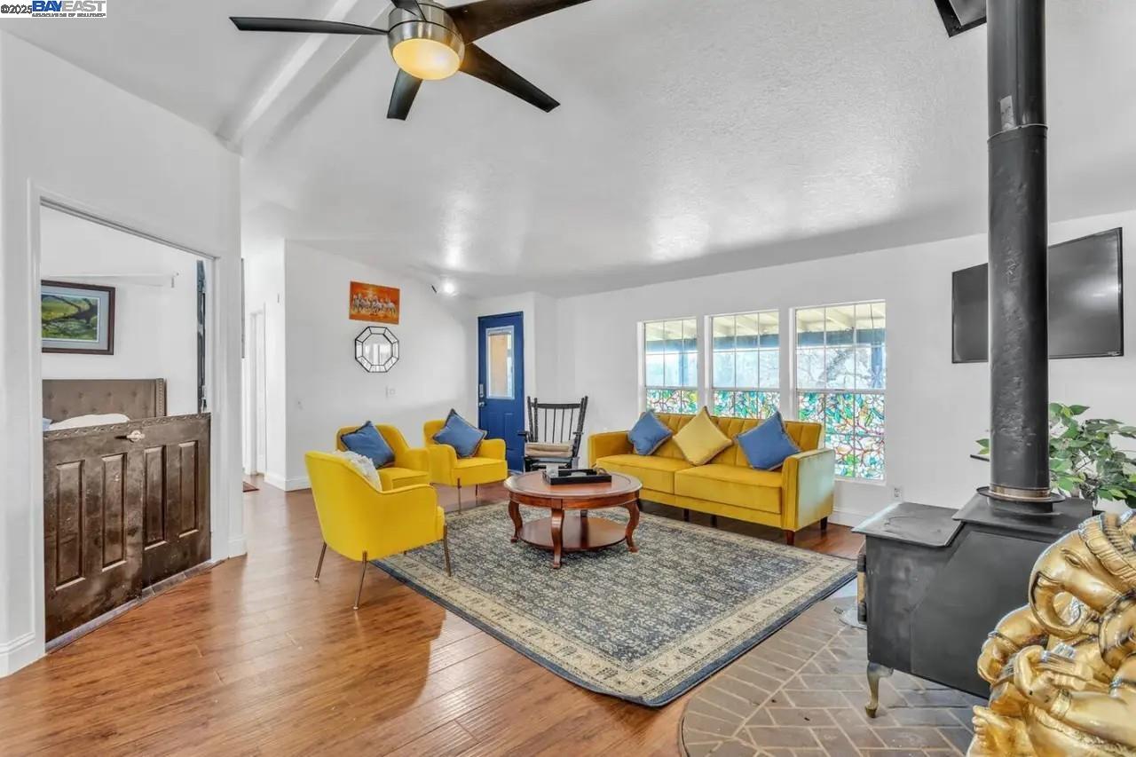 Detail Gallery Image 8 of 46 For 1170 Graceland Pl, Pilot Hill,  CA 95664-9668 - 3 Beds | 2 Baths