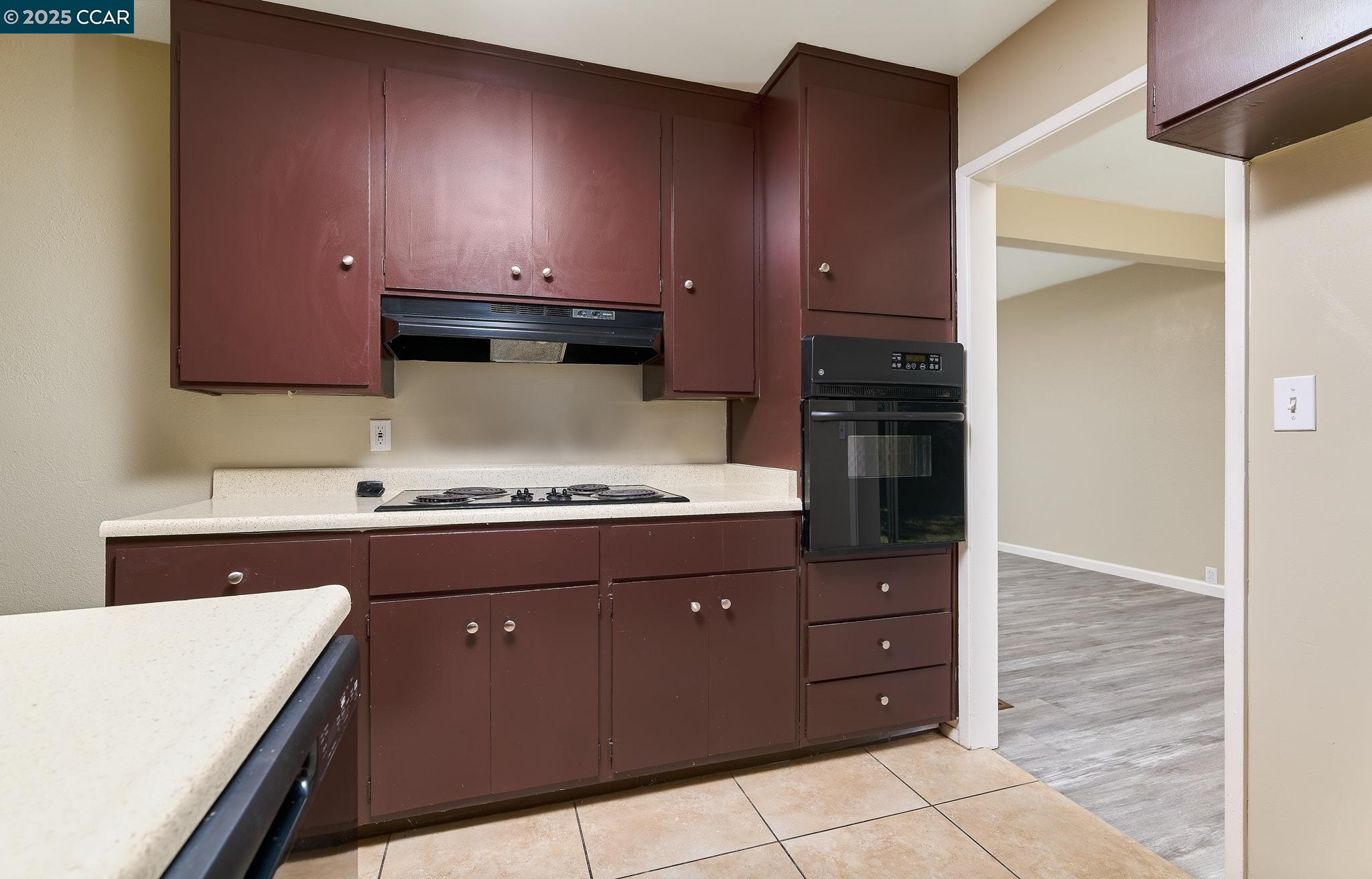 Detail Gallery Image 3 of 21 For 1155 Larry Way, Yuba City,  CA 95991 - 3 Beds | 2 Baths