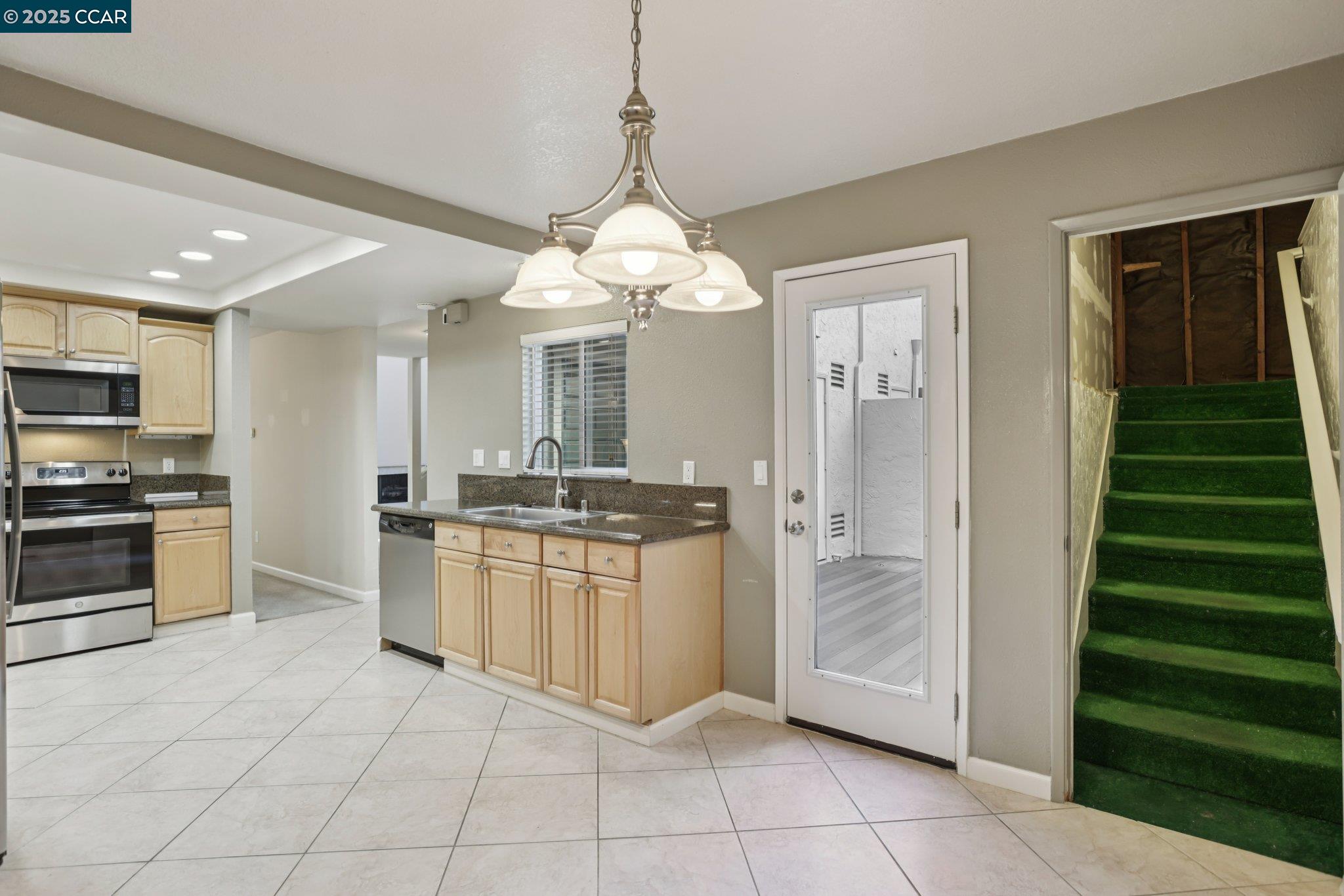 Detail Gallery Image 15 of 59 For 1035 Alta Mesa Dr, Moraga,  CA 94556 - 3 Beds | 2/1 Baths