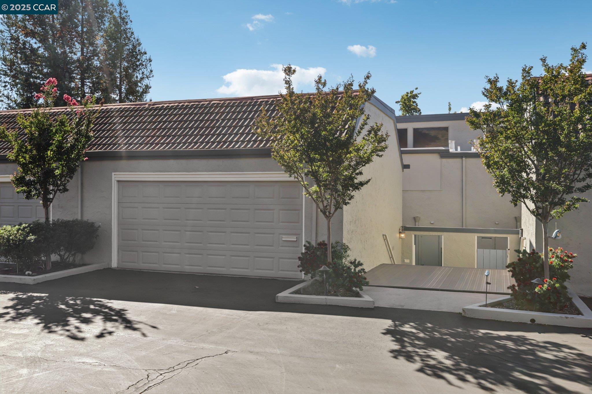 Detail Gallery Image 4 of 59 For 1035 Alta Mesa Dr, Moraga,  CA 94556 - 3 Beds | 2/1 Baths