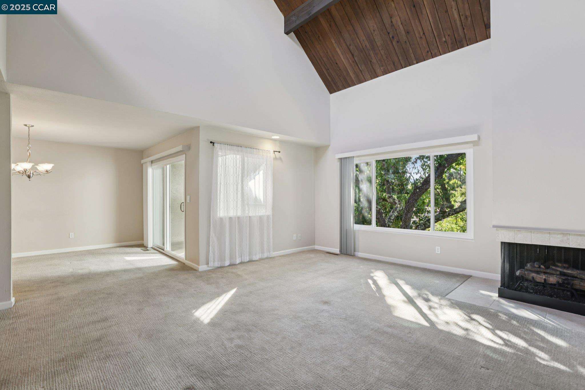 Detail Gallery Image 7 of 59 For 1035 Alta Mesa Dr, Moraga,  CA 94556 - 3 Beds | 2/1 Baths