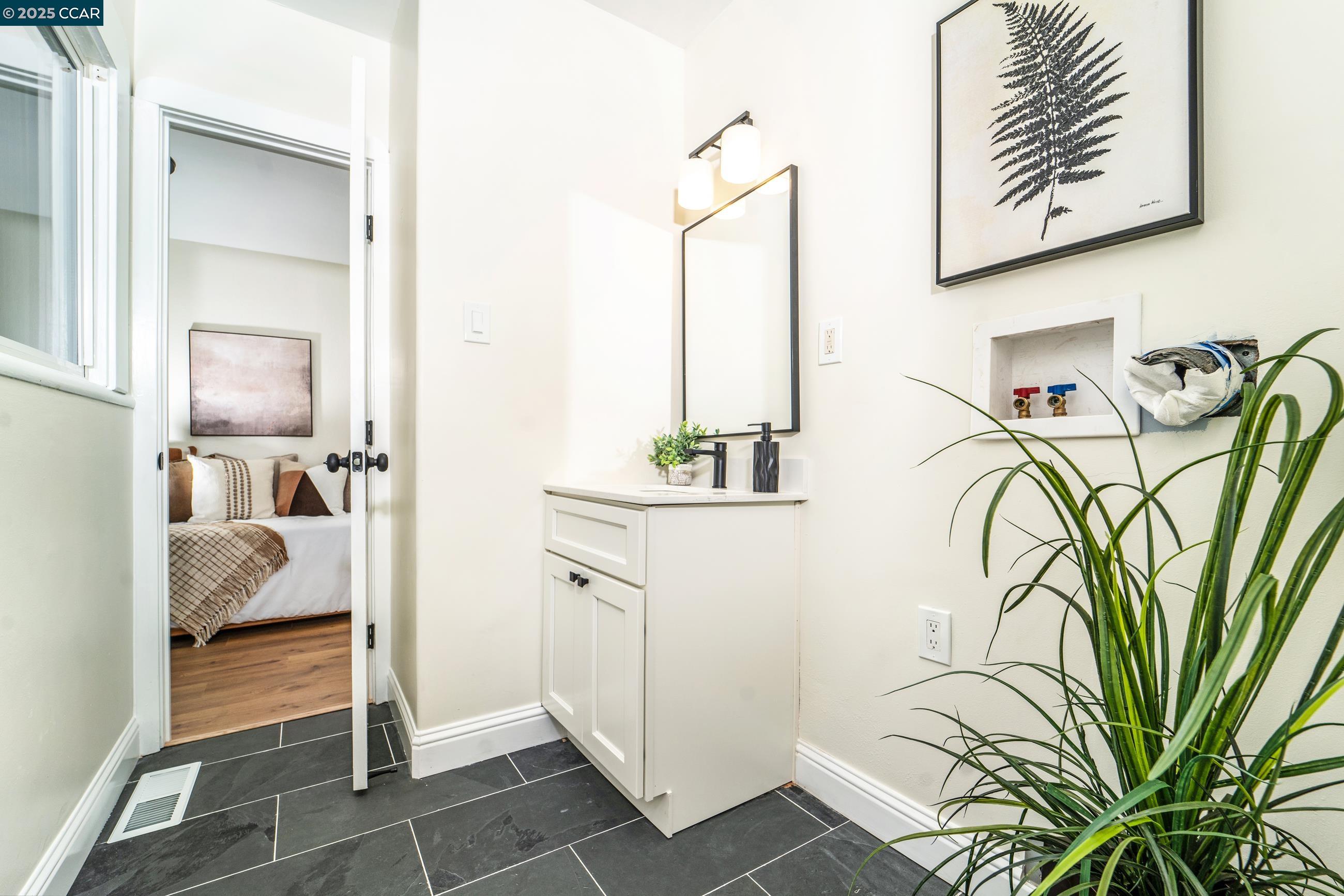 Detail Gallery Image 26 of 41 For 556 41st St, Richmond,  CA 94805 - 3 Beds | 1 Baths