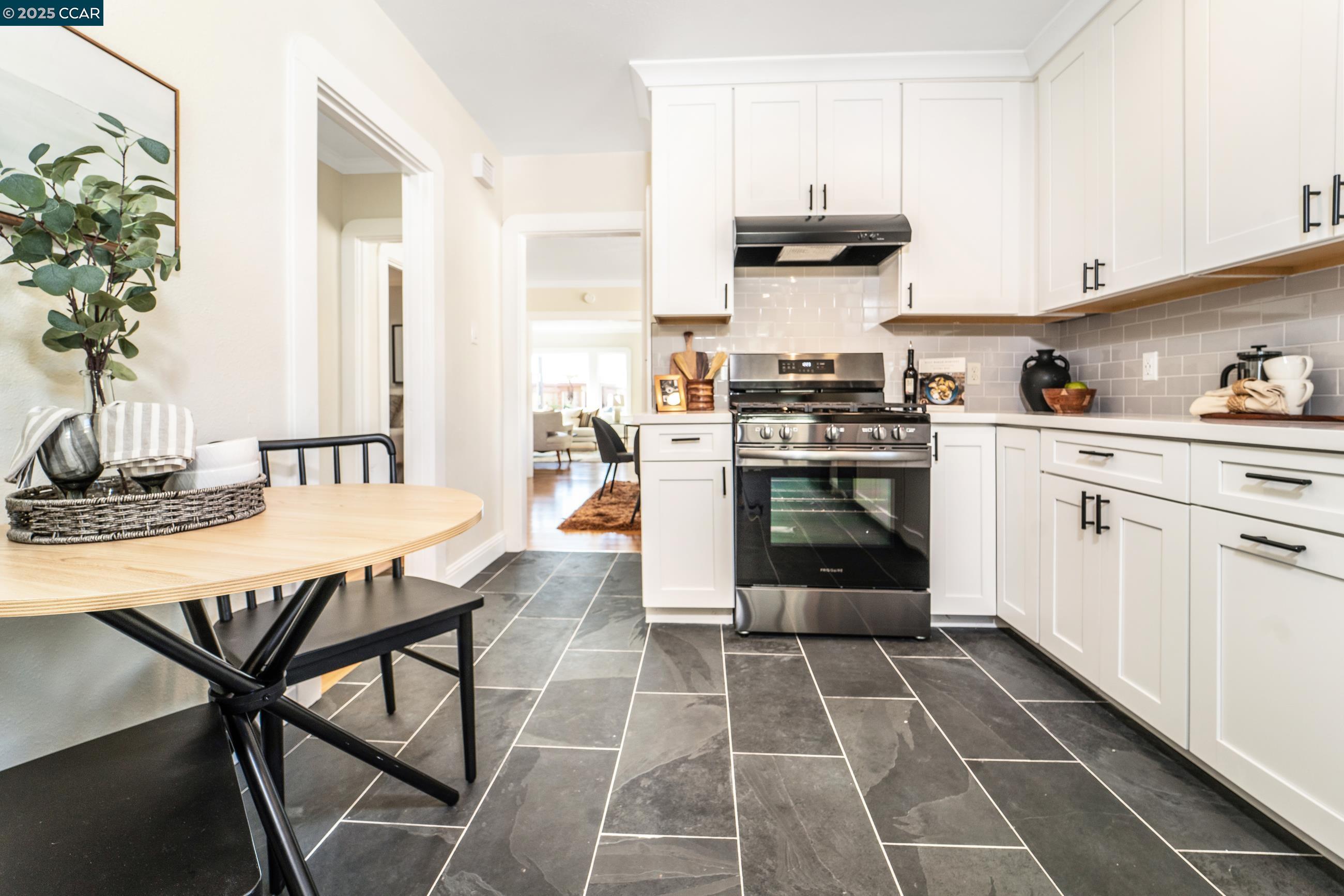 Detail Gallery Image 29 of 41 For 556 41st St, Richmond,  CA 94805 - 3 Beds | 1 Baths