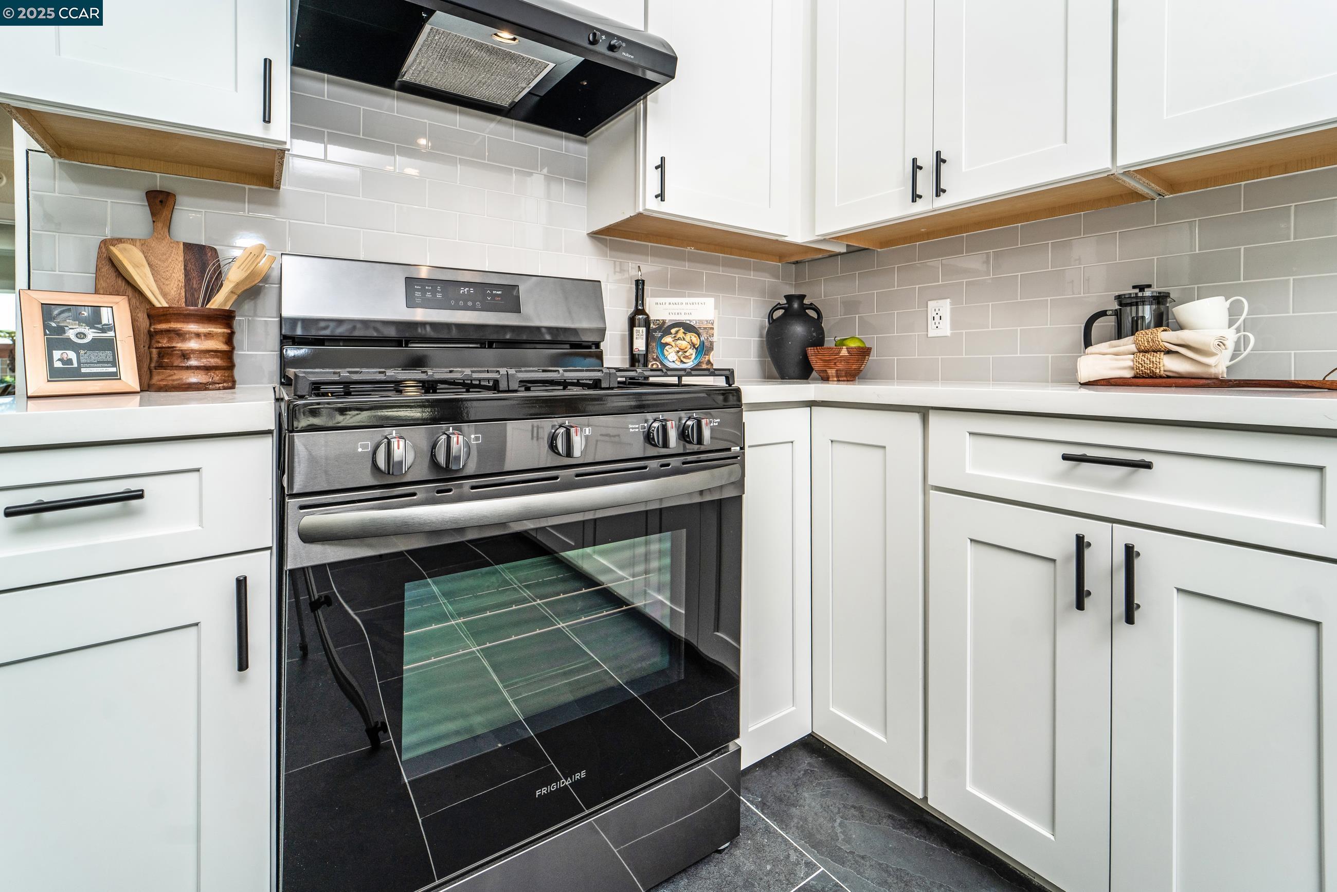 Detail Gallery Image 32 of 41 For 556 41st St, Richmond,  CA 94805 - 3 Beds | 1 Baths