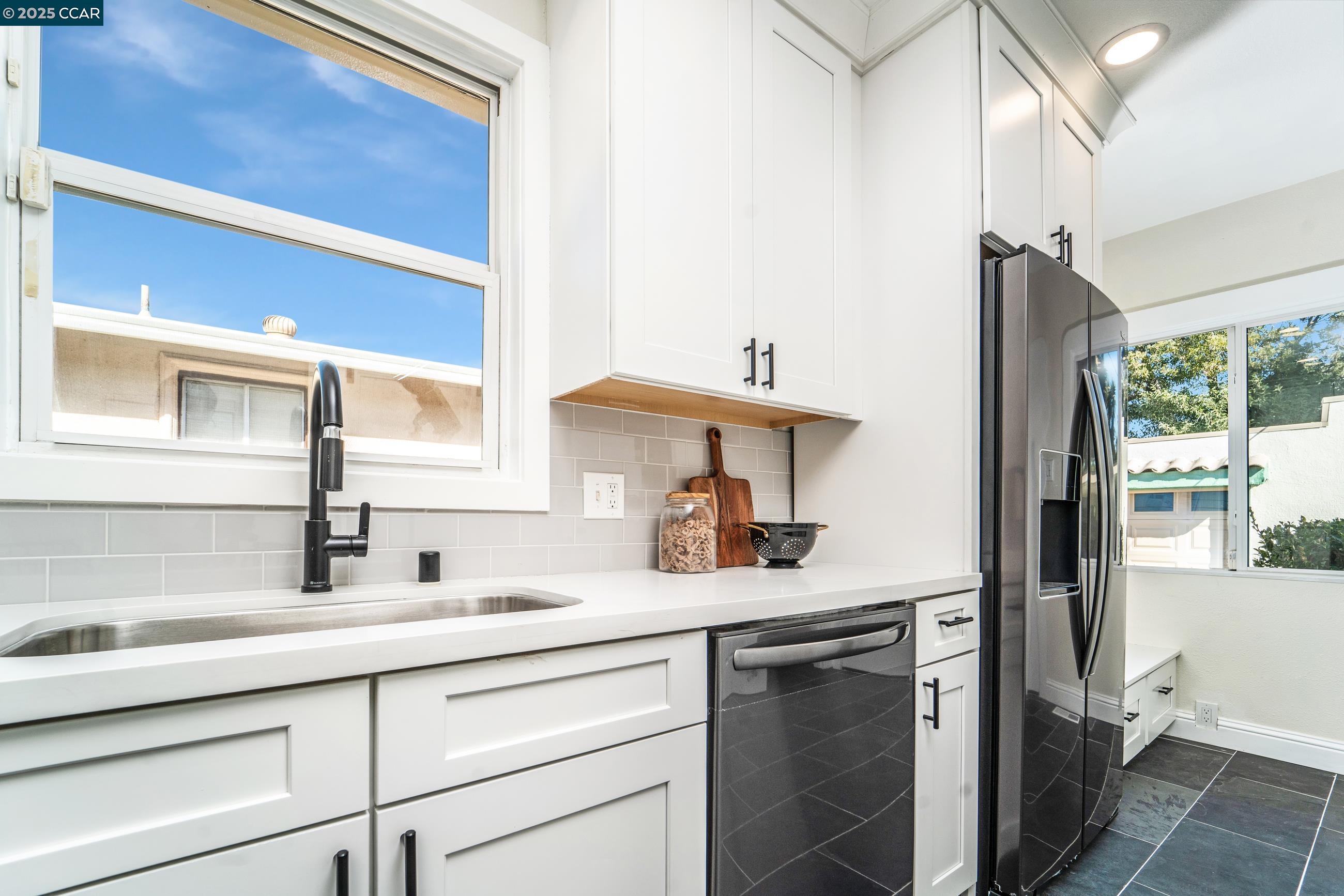 Detail Gallery Image 34 of 41 For 556 41st St, Richmond,  CA 94805 - 3 Beds | 1 Baths