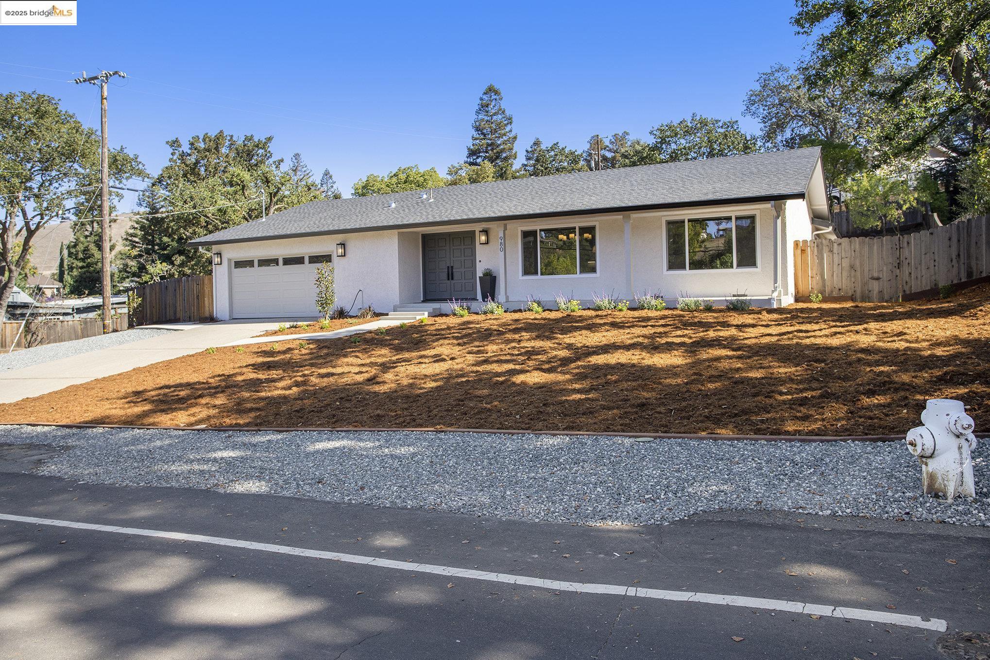 Detail Gallery Image 2 of 35 For 980 Oak St, Clayton,  CA 94517 - 5 Beds | 3 Baths