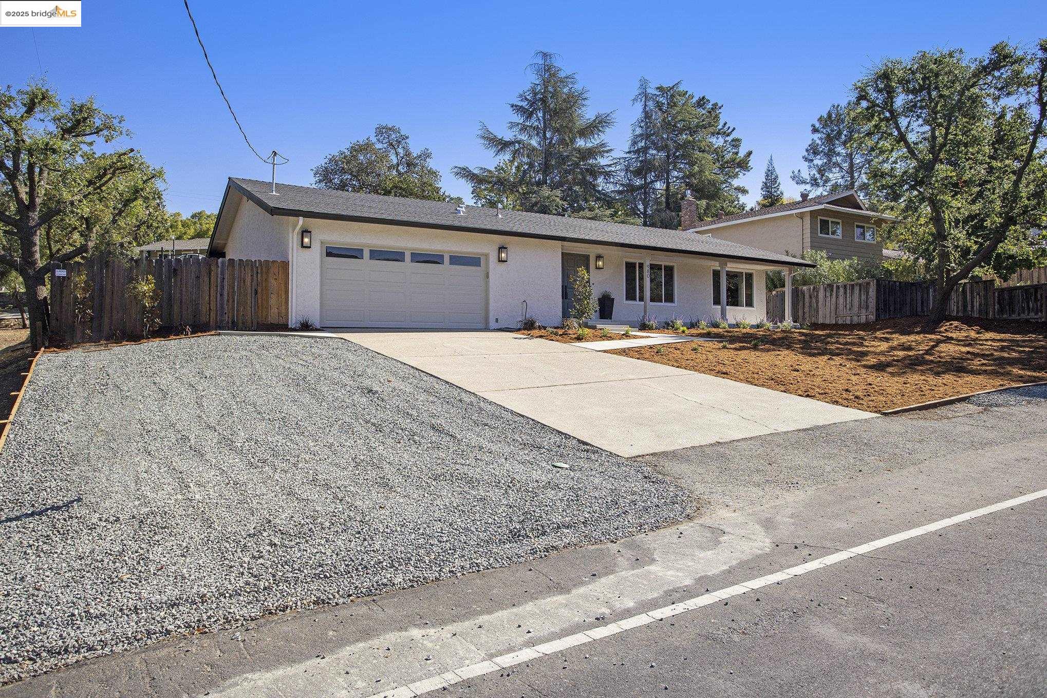 Detail Gallery Image 3 of 35 For 980 Oak St, Clayton,  CA 94517 - 5 Beds | 3 Baths