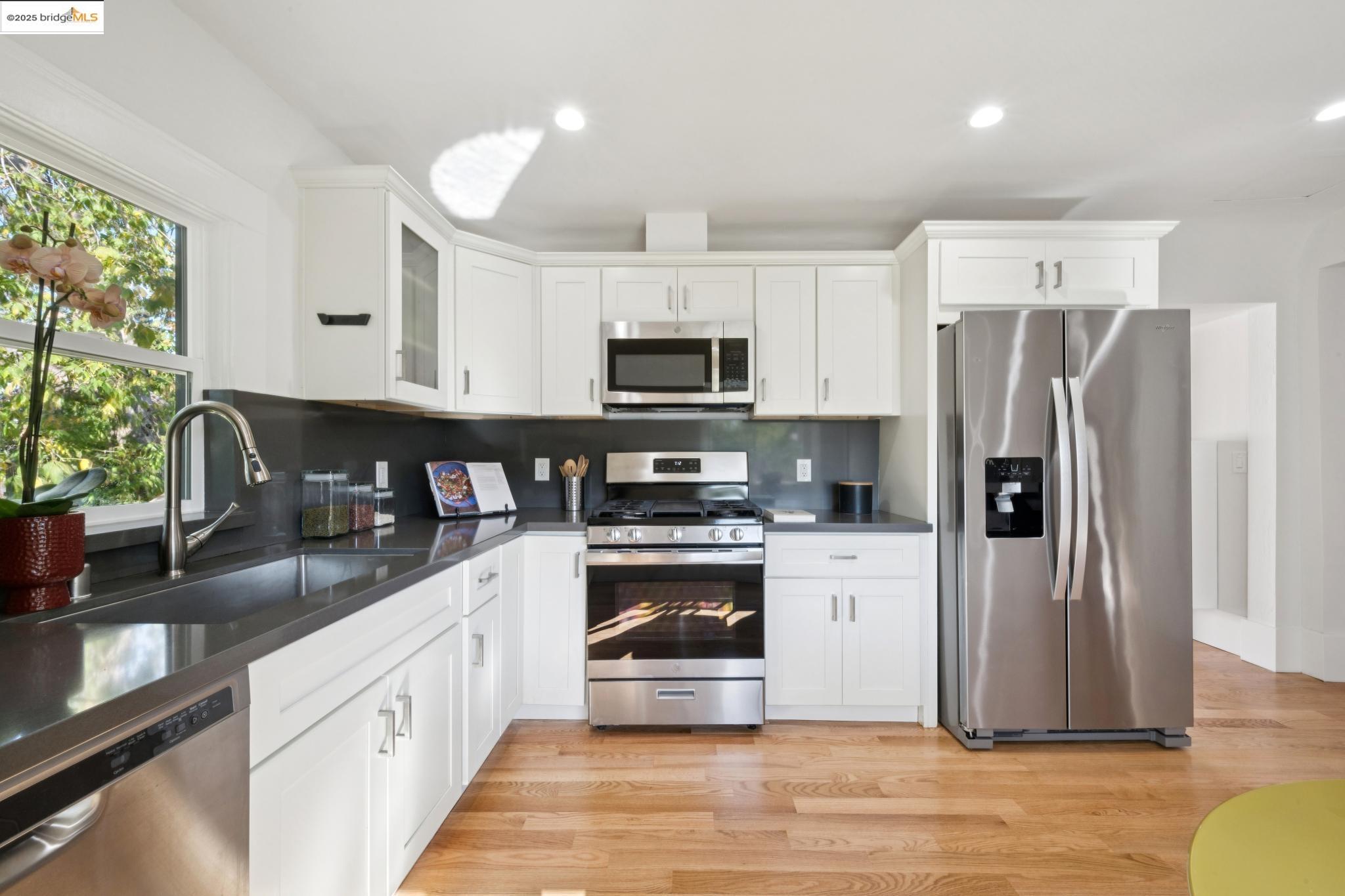 Detail Gallery Image 25 of 37 For 1200 Cornell Ave, Berkeley,  CA 94706 - 1 Beds | 1 Baths