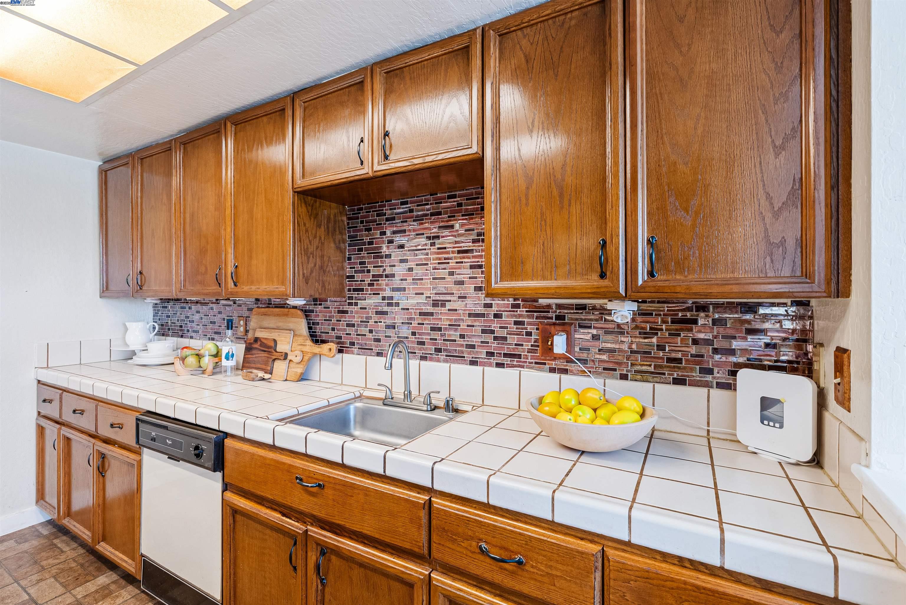 Detail Gallery Image 11 of 34 For 2742 East Ct, Richmond,  CA 94806 - 2 Beds | 2 Baths