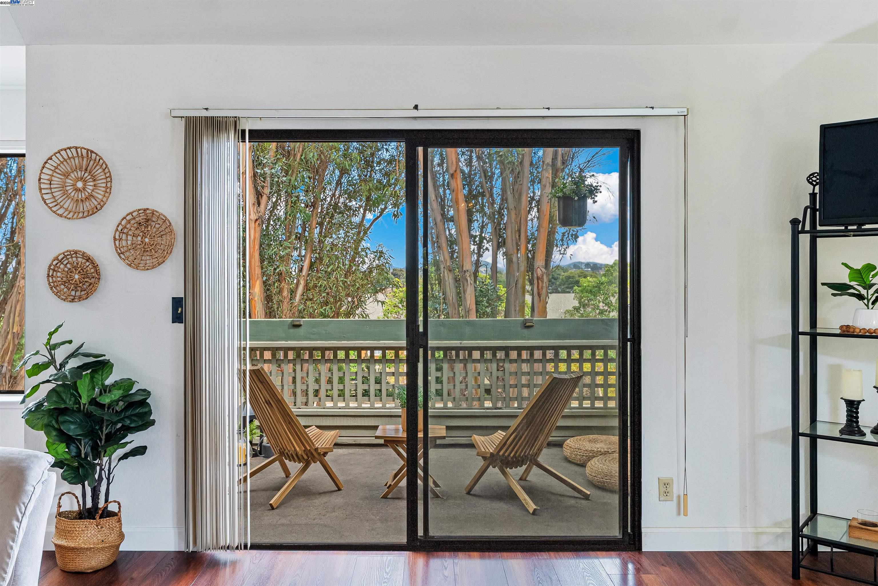 Detail Gallery Image 13 of 34 For 2742 East Ct, Richmond,  CA 94806 - 2 Beds | 2 Baths