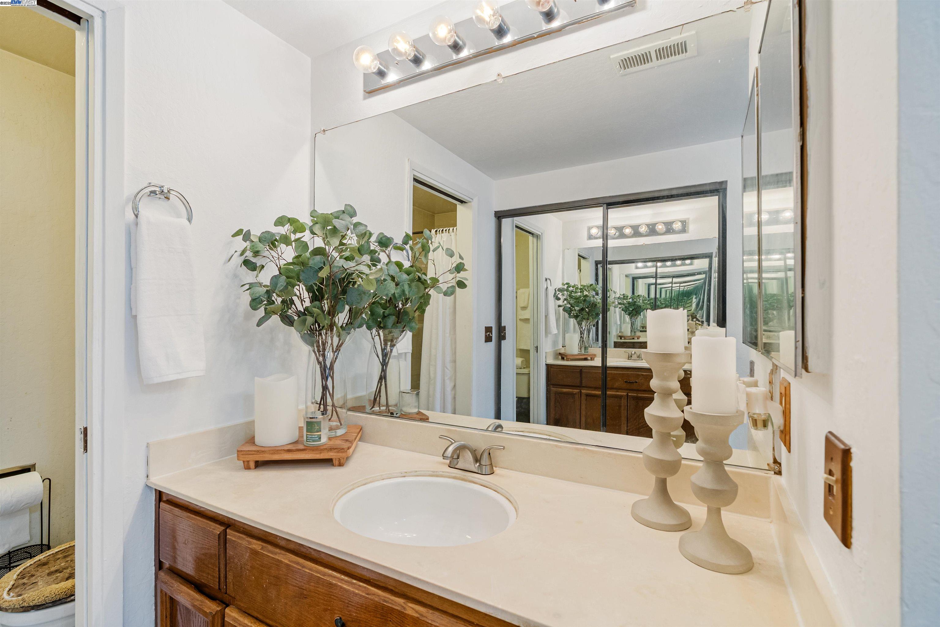 Detail Gallery Image 24 of 34 For 2742 East Ct, Richmond,  CA 94806 - 2 Beds | 2 Baths
