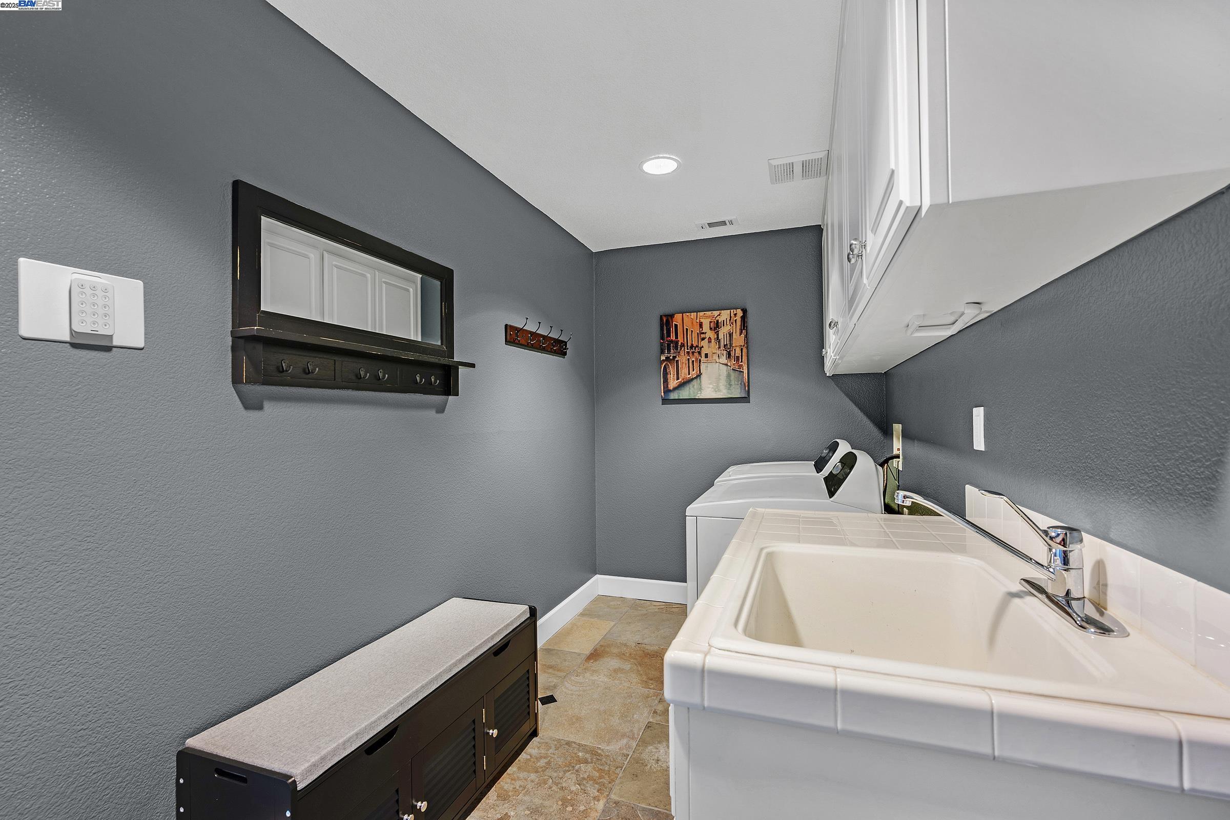 Detail Gallery Image 15 of 52 For 4 Henry Ranch Dr, San Ramon,  CA 94583 - 4 Beds | 2/1 Baths