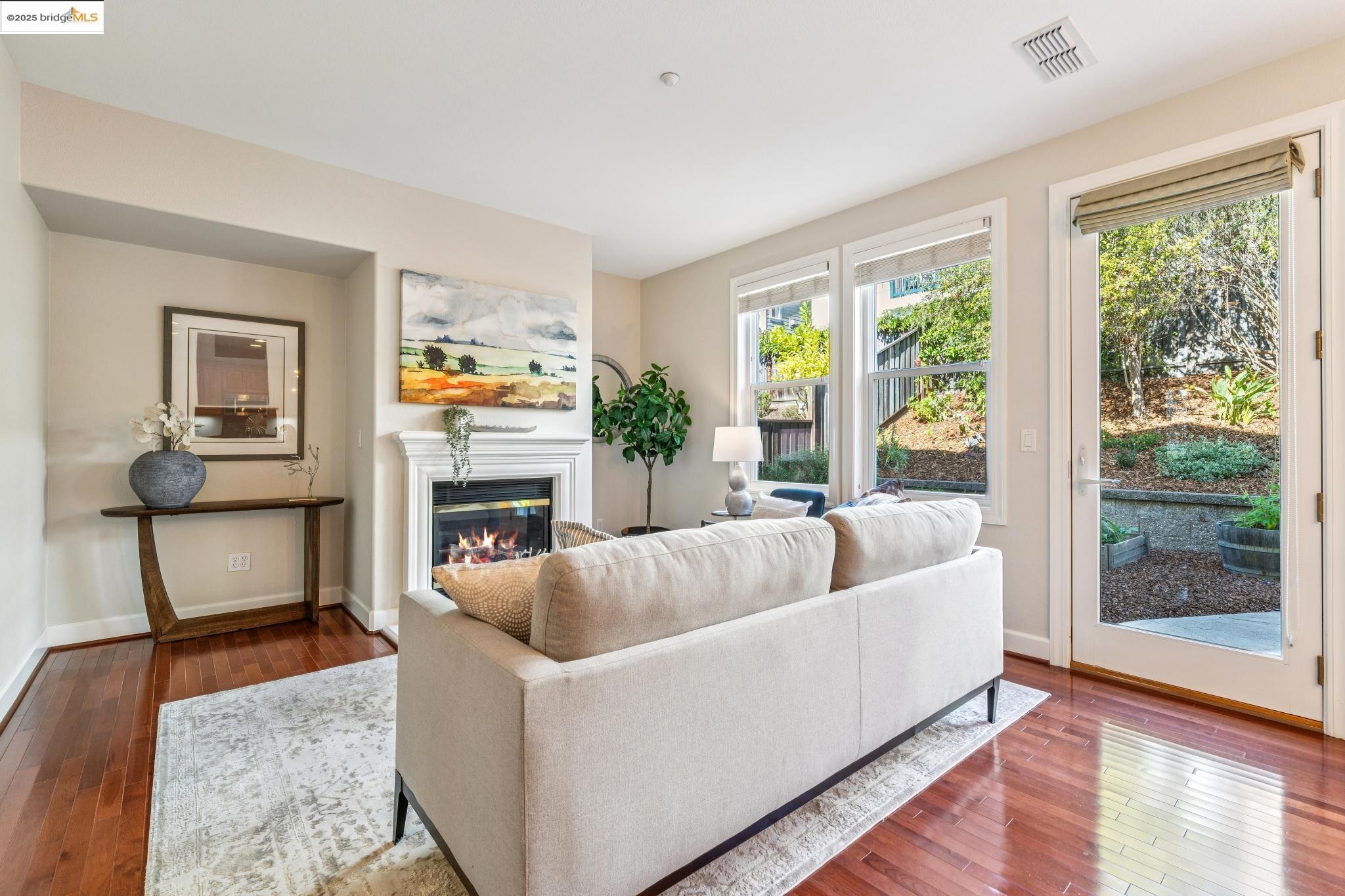 Detail Gallery Image 12 of 60 For 209 Seaview Drive, Richmond,  CA 94801 - 4 Beds | 3/1 Baths