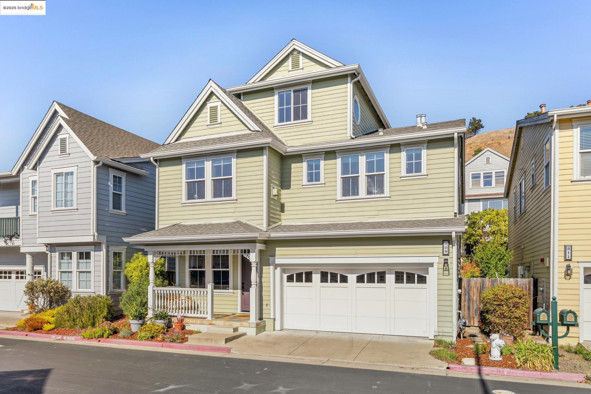 Detail Gallery Image 4 of 60 For 209 Seaview Drive, Richmond,  CA 94801 - 4 Beds | 3/1 Baths