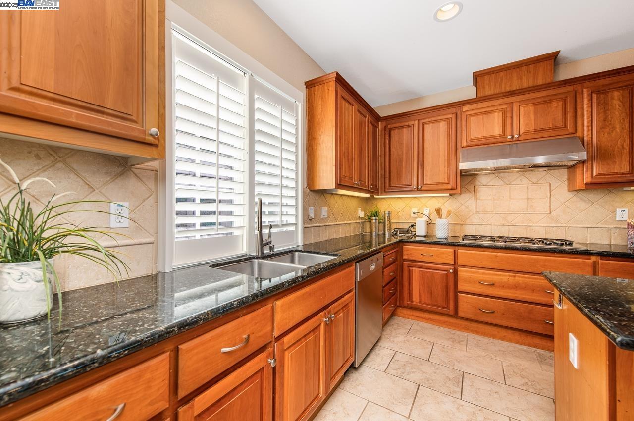 Detail Gallery Image 14 of 60 For 2753 Silverado Ct, Livermore,  CA 94550 - 4 Beds | 4/1 Baths