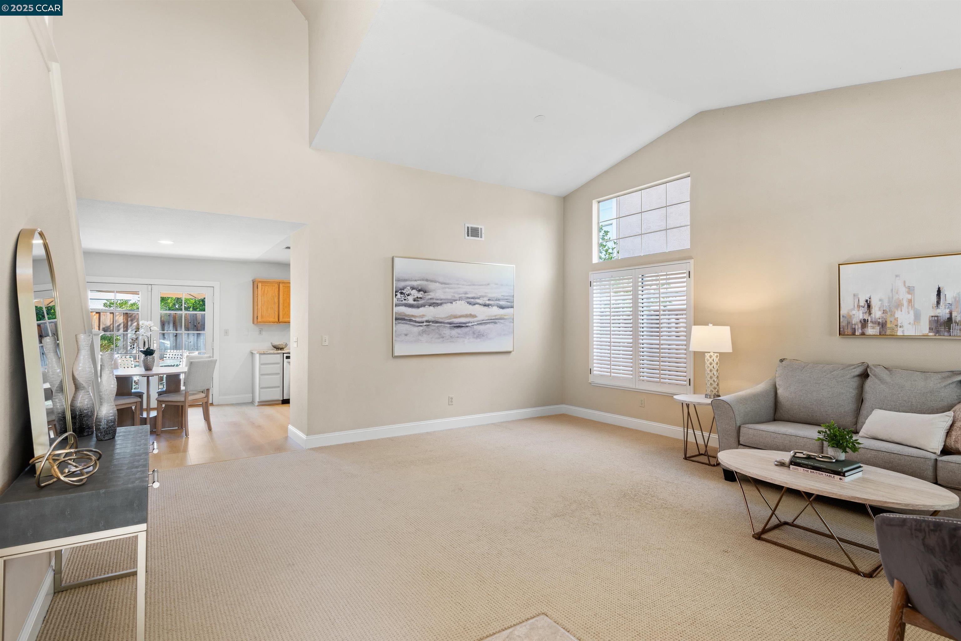 Detail Gallery Image 4 of 32 For 321 Liveoak Ct, Martinez,  CA 94553 - 3 Beds | 2/1 Baths