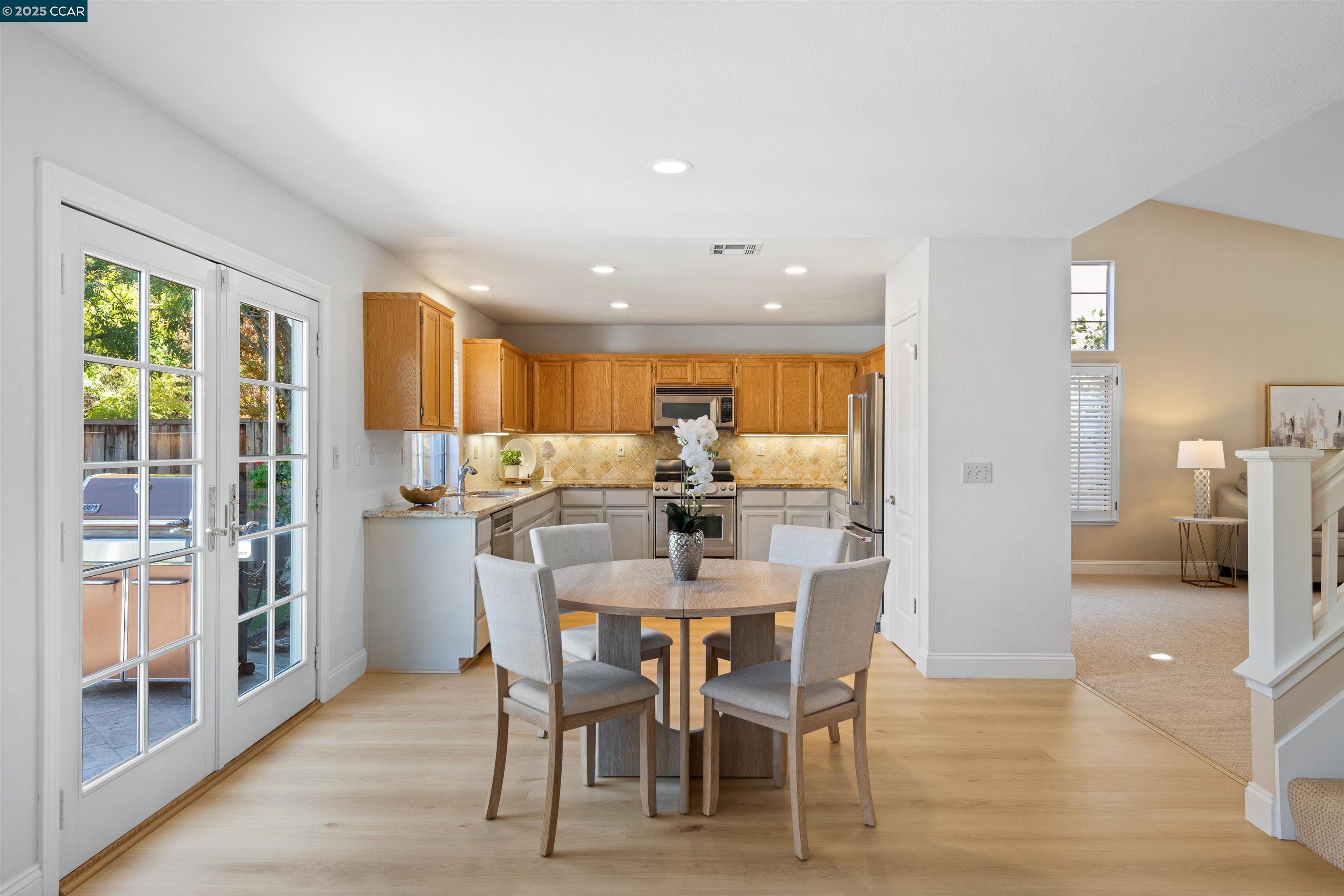 Detail Gallery Image 7 of 32 For 321 Liveoak Ct, Martinez,  CA 94553 - 3 Beds | 2/1 Baths