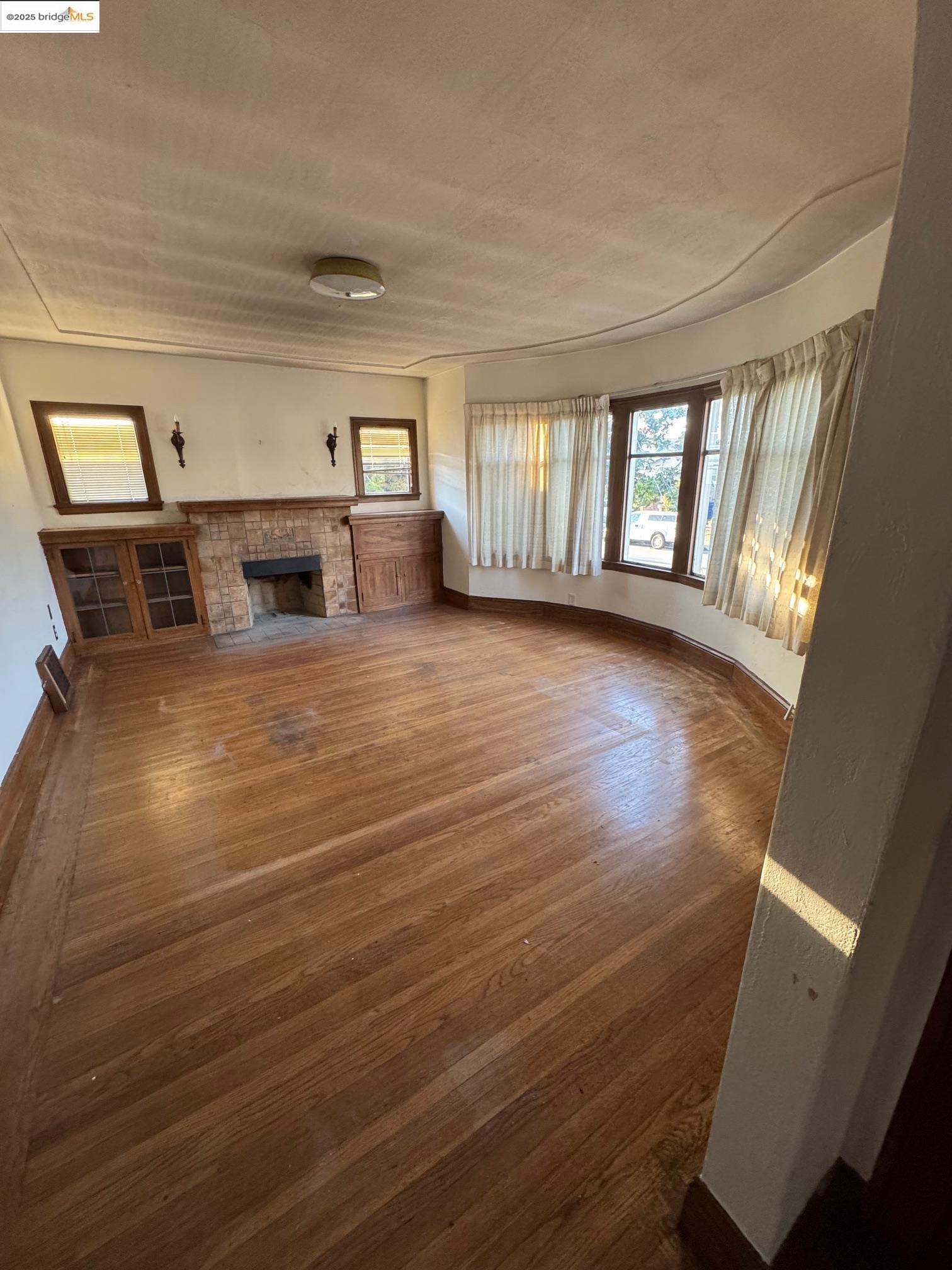 Detail Gallery Image 4 of 18 For 1252 Portland Ave, Albany,  CA 94706 - 2 Beds | 1 Baths