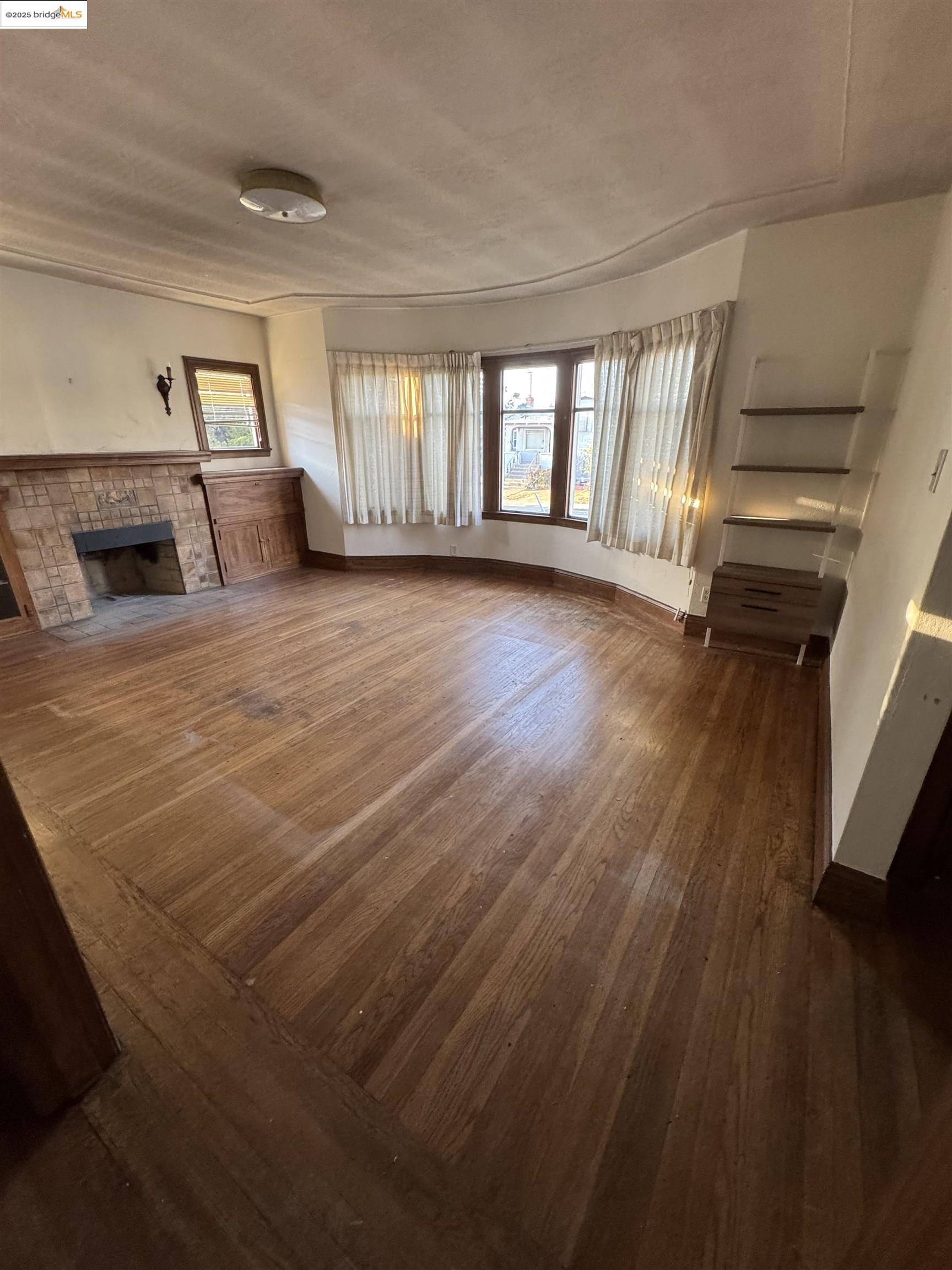 Detail Gallery Image 5 of 18 For 1252 Portland Ave, Albany,  CA 94706 - 2 Beds | 1 Baths