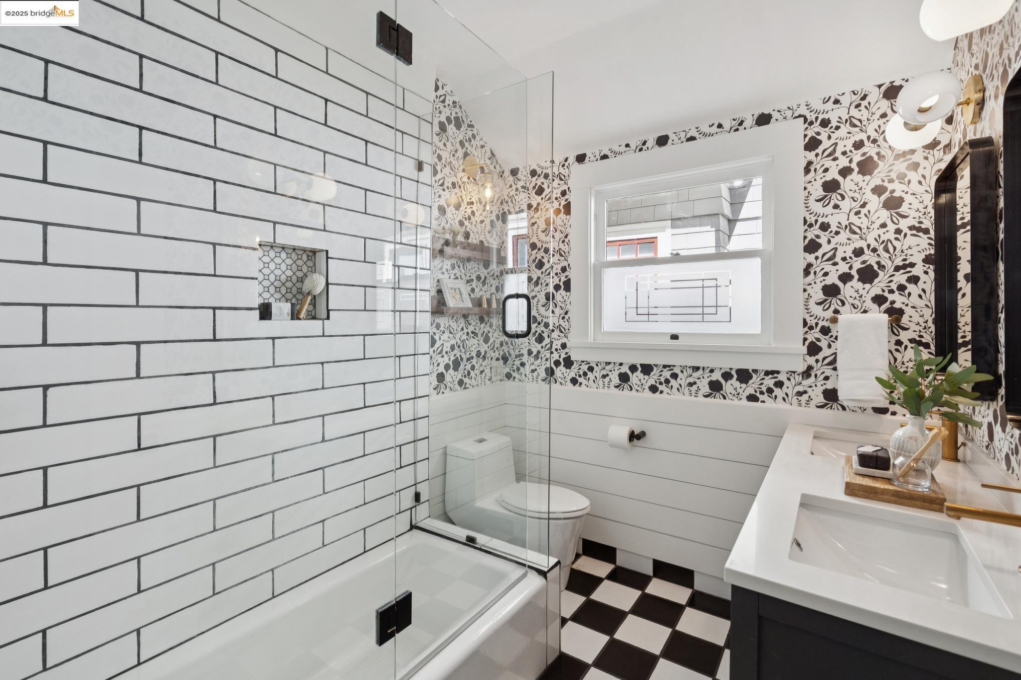 Detail Gallery Image 26 of 41 For 5505 Kales Avenue, Oakland,  CA 94618 - 2 Beds | 1 Baths